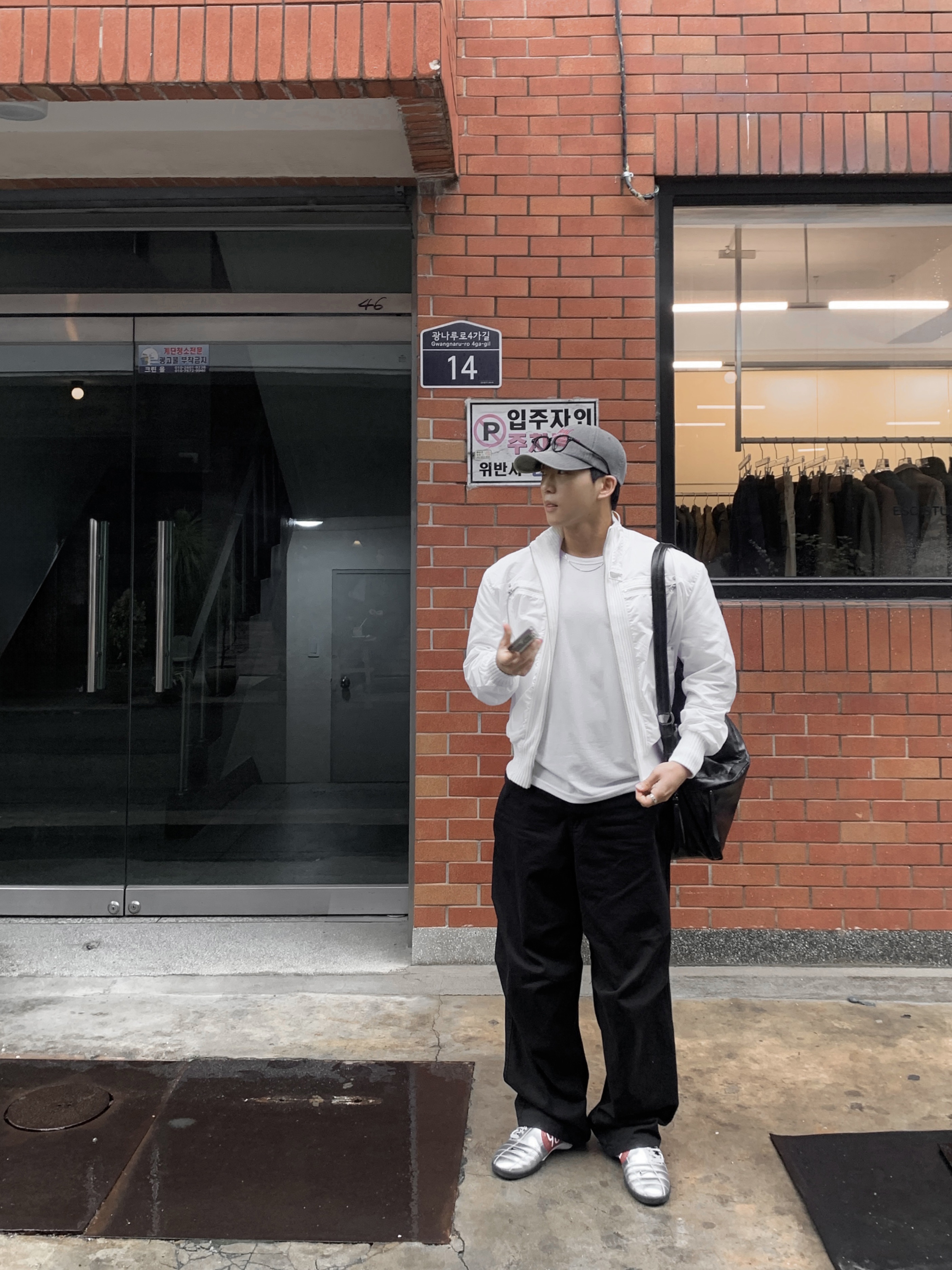 Nike Total 90 III SP Metallic Silver and Black, Gentle Monster Kubo 01 Black 착용 스타일 - 1