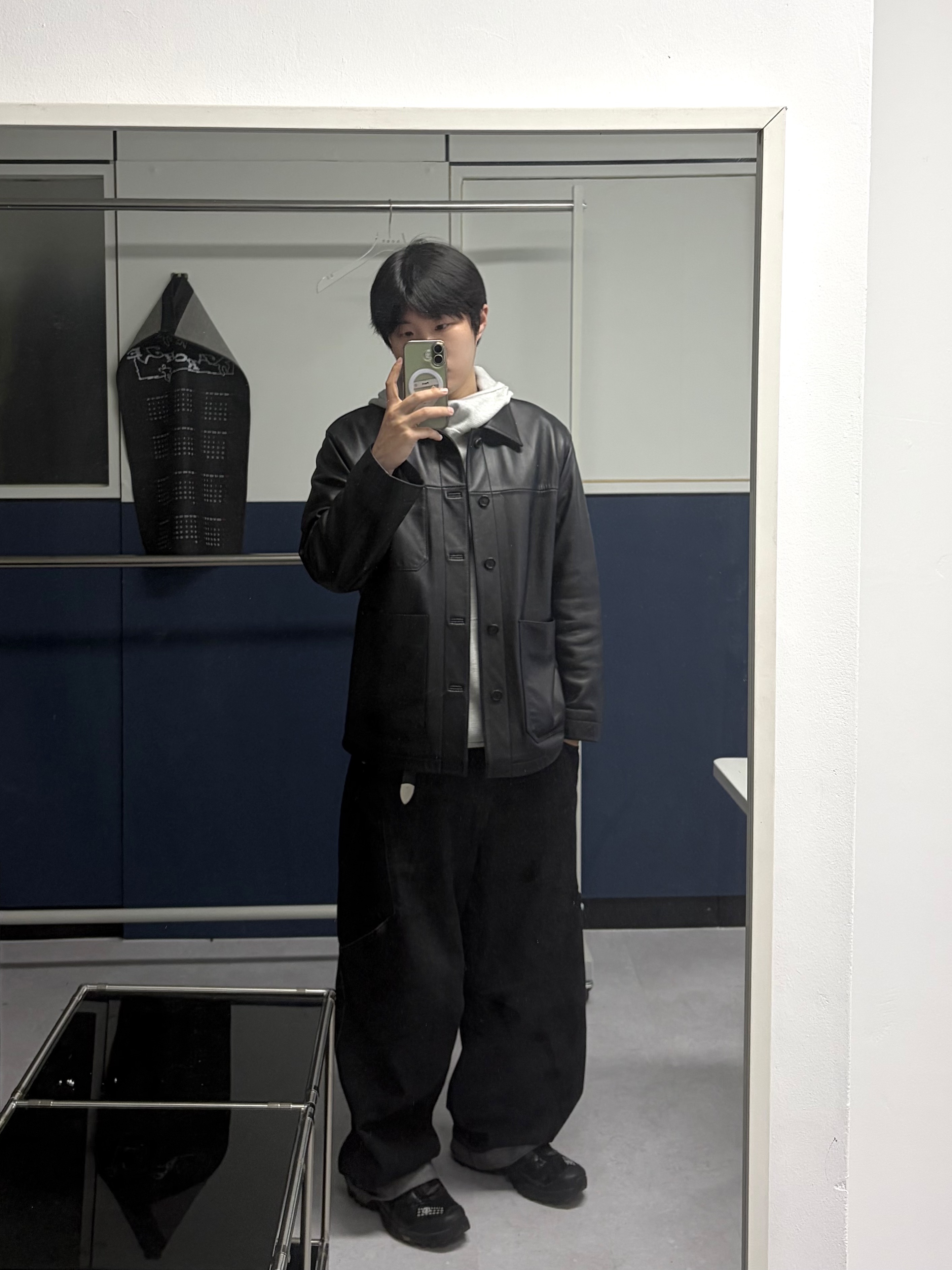 noun Side Line Cargo Denim Pants Black, Salomon x MM6 Maison Margiela XT-4 Mule Black 착용 스타일 - 1