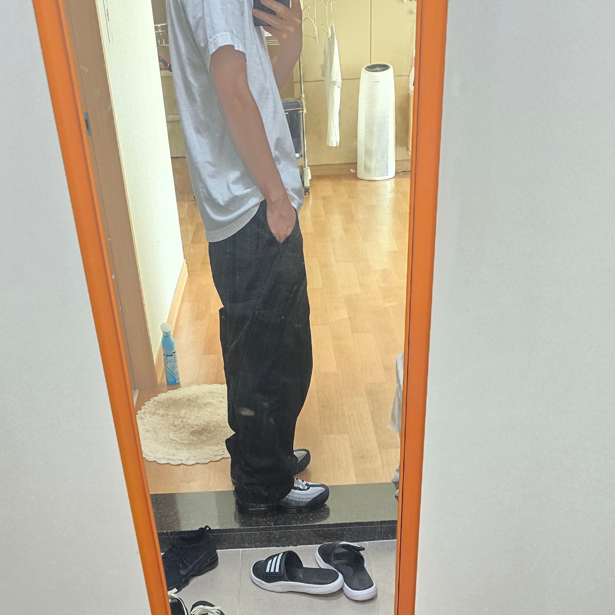 Nike SB Air Max 95 Black and Anthracite 착용 스타일 - 2