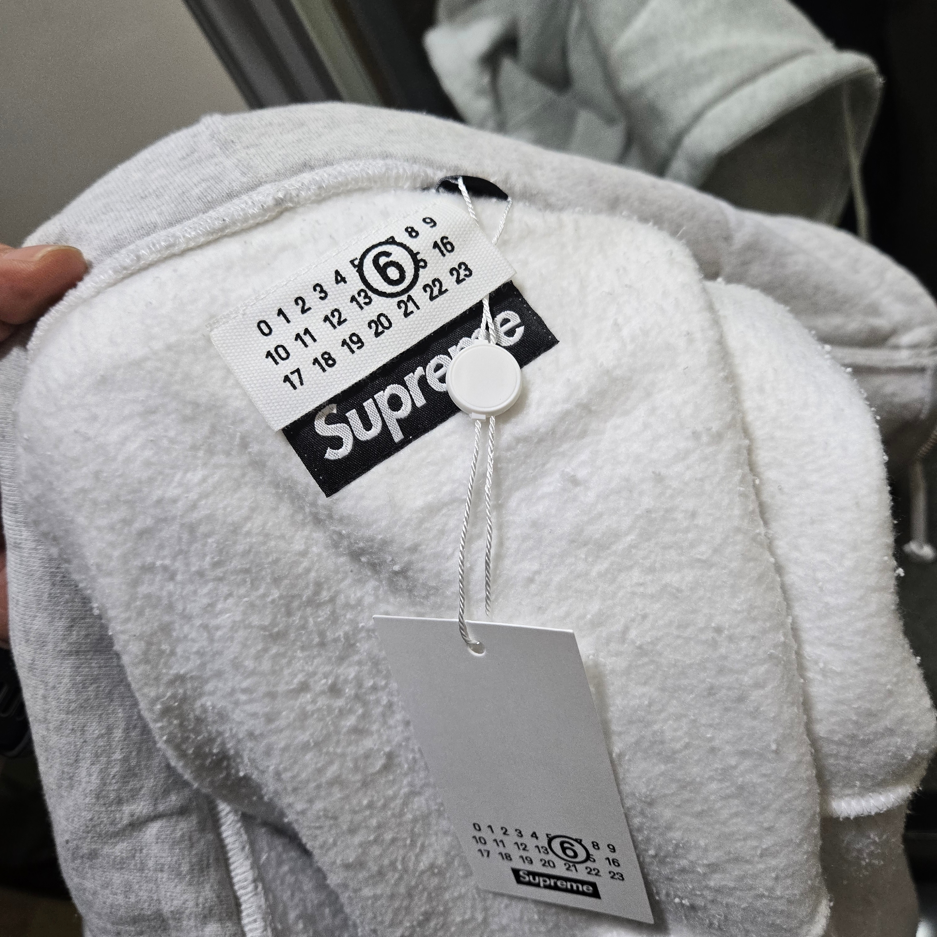 Supreme x MM6 Maison Margiela Eagle Zip Up Hooded Sweatshirt Ash Grey - 26SS 착용 스타일 - 2