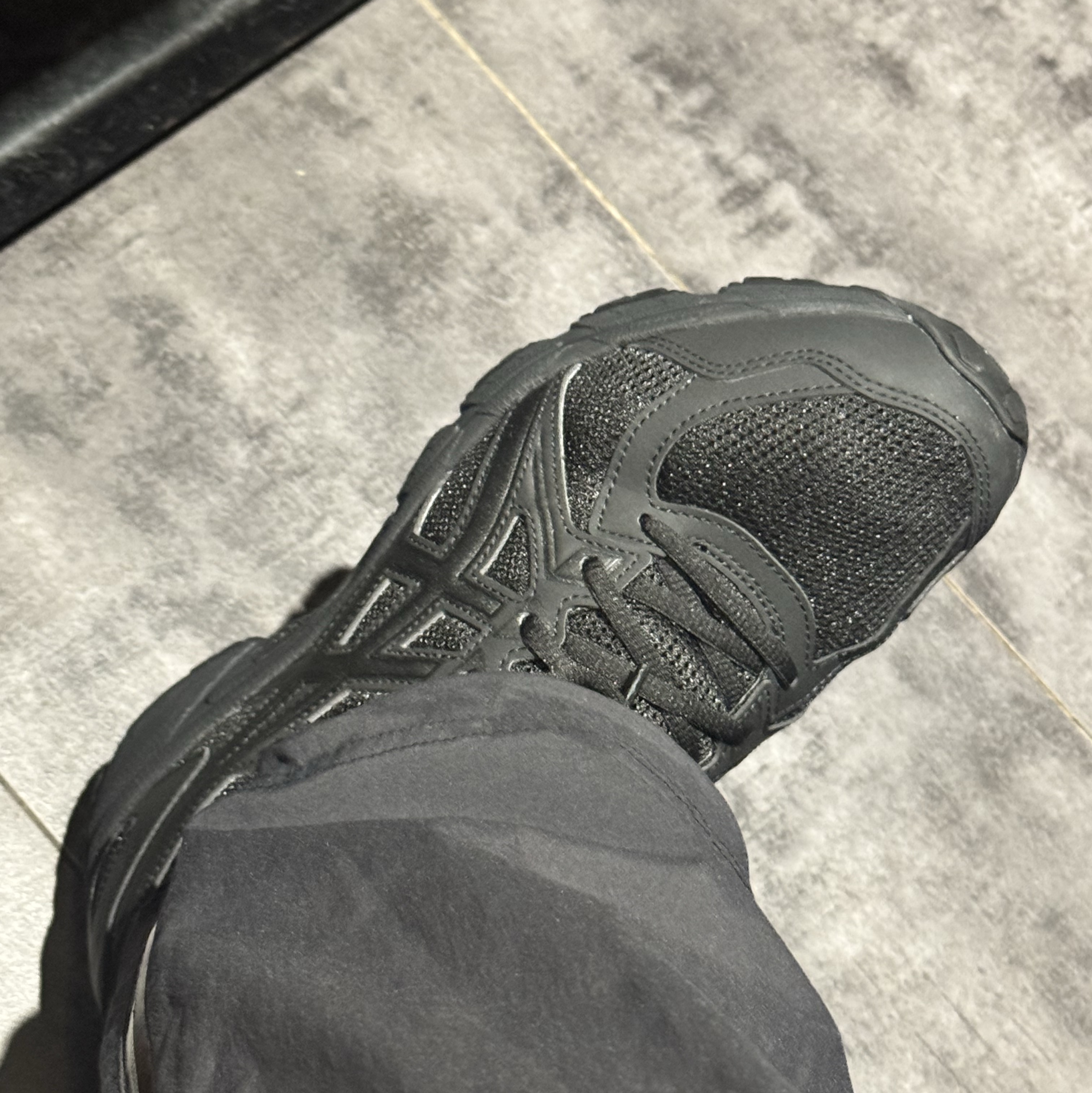 Asics Jog 100 T Black - 4E Extra Wide 착용 스타일