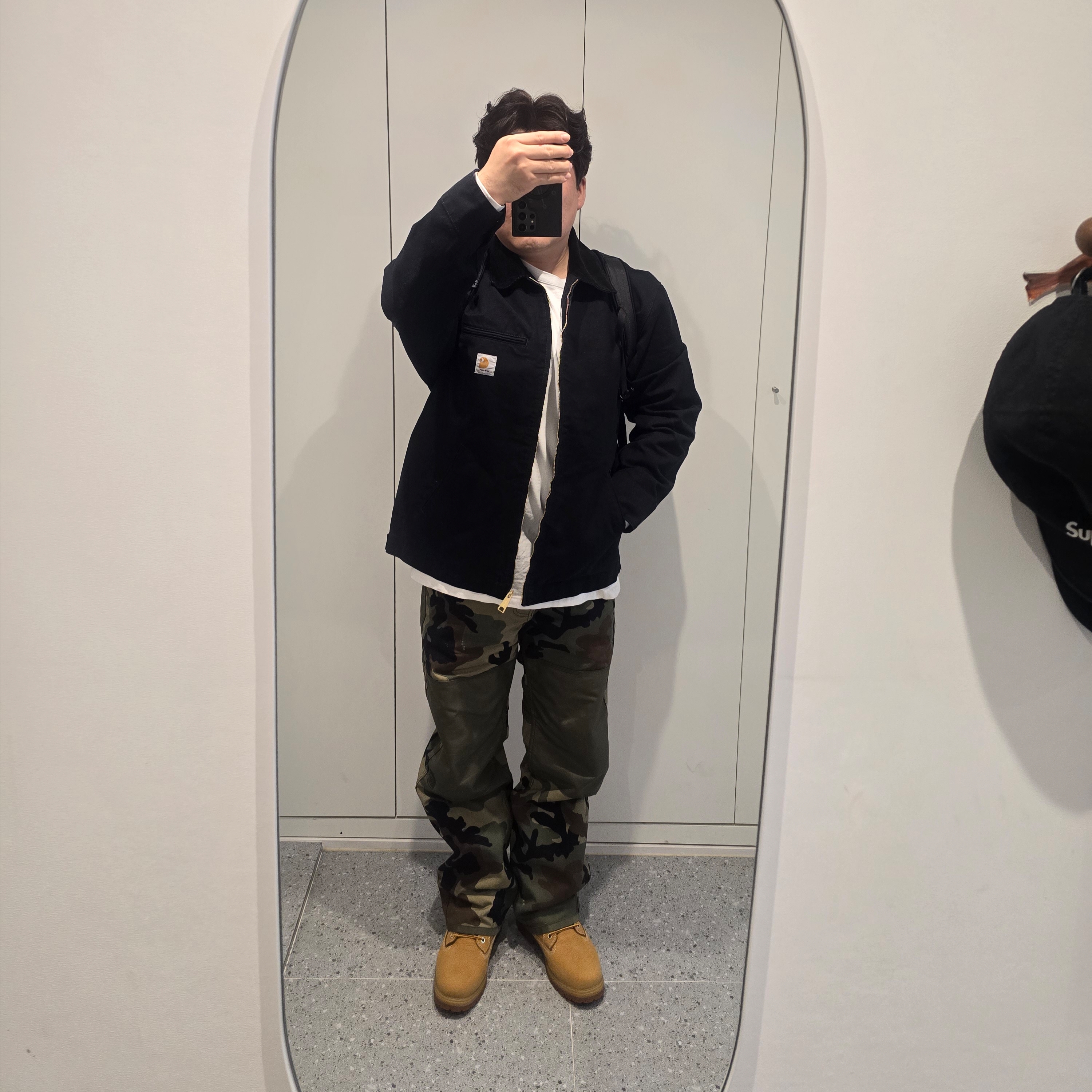 Stussy Utility Pants Woodland Camo, Carhartt WIP Detroit Jacket Black 착용 스타일 - 4
