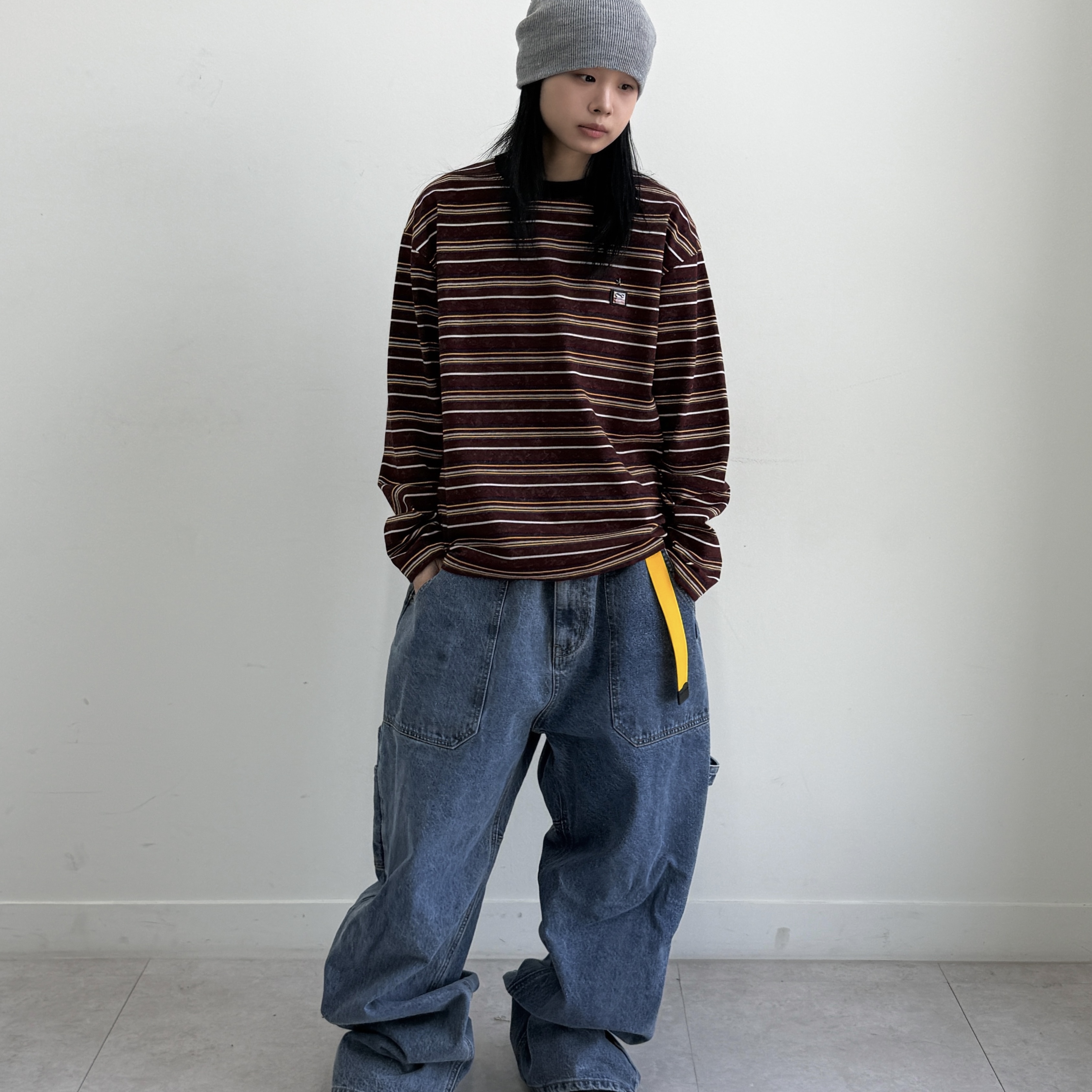 SPORT CHAMBER SC Transition T-shirt RED, SPORT CHAMBER Superwide Carpenter Denim Pants Blue 착용 스타일 - 2