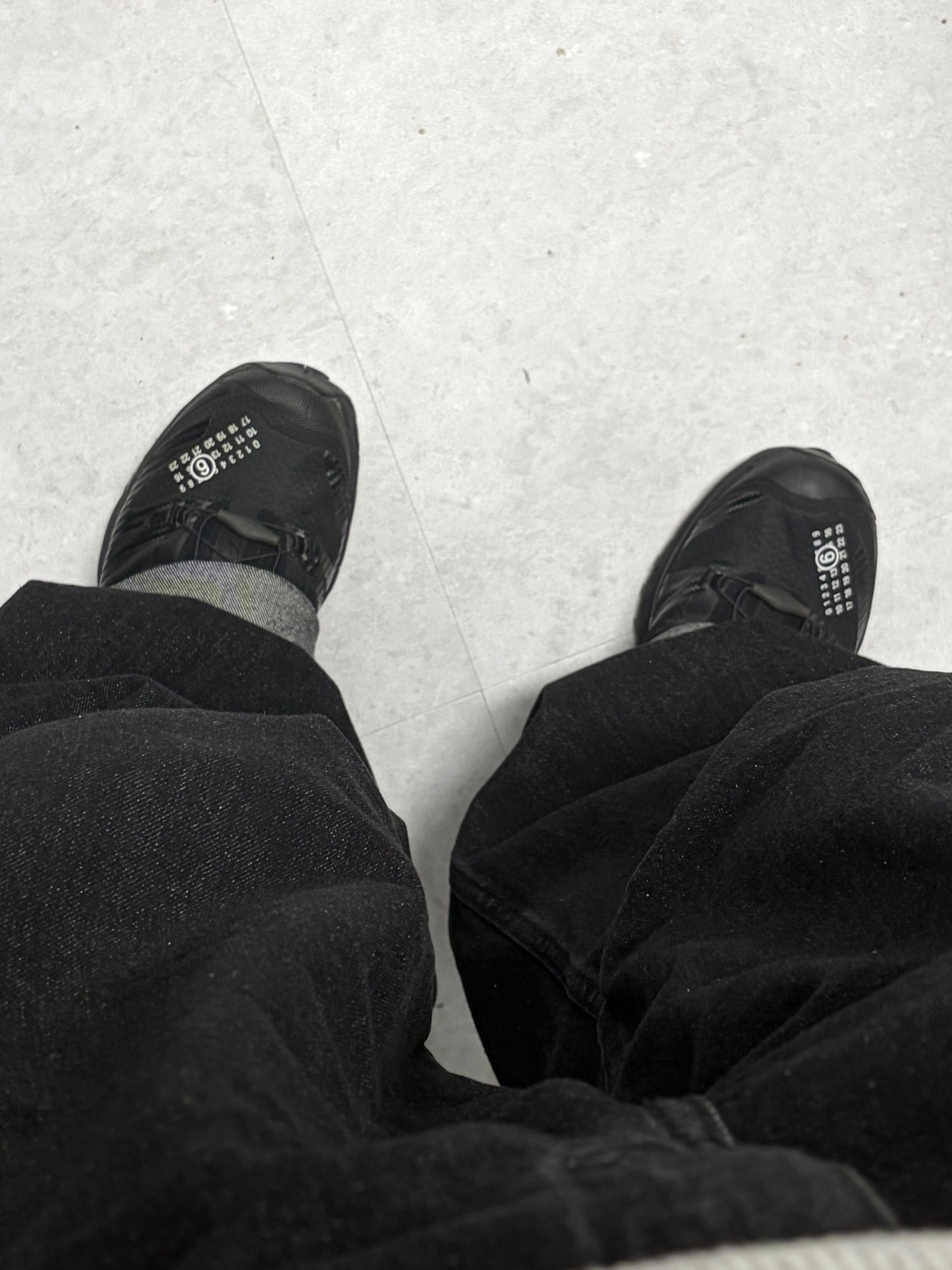 noun Side Line Cargo Denim Pants Black, Salomon x MM6 Maison Margiela XT-4 Mule Black 착용 스타일 - 2