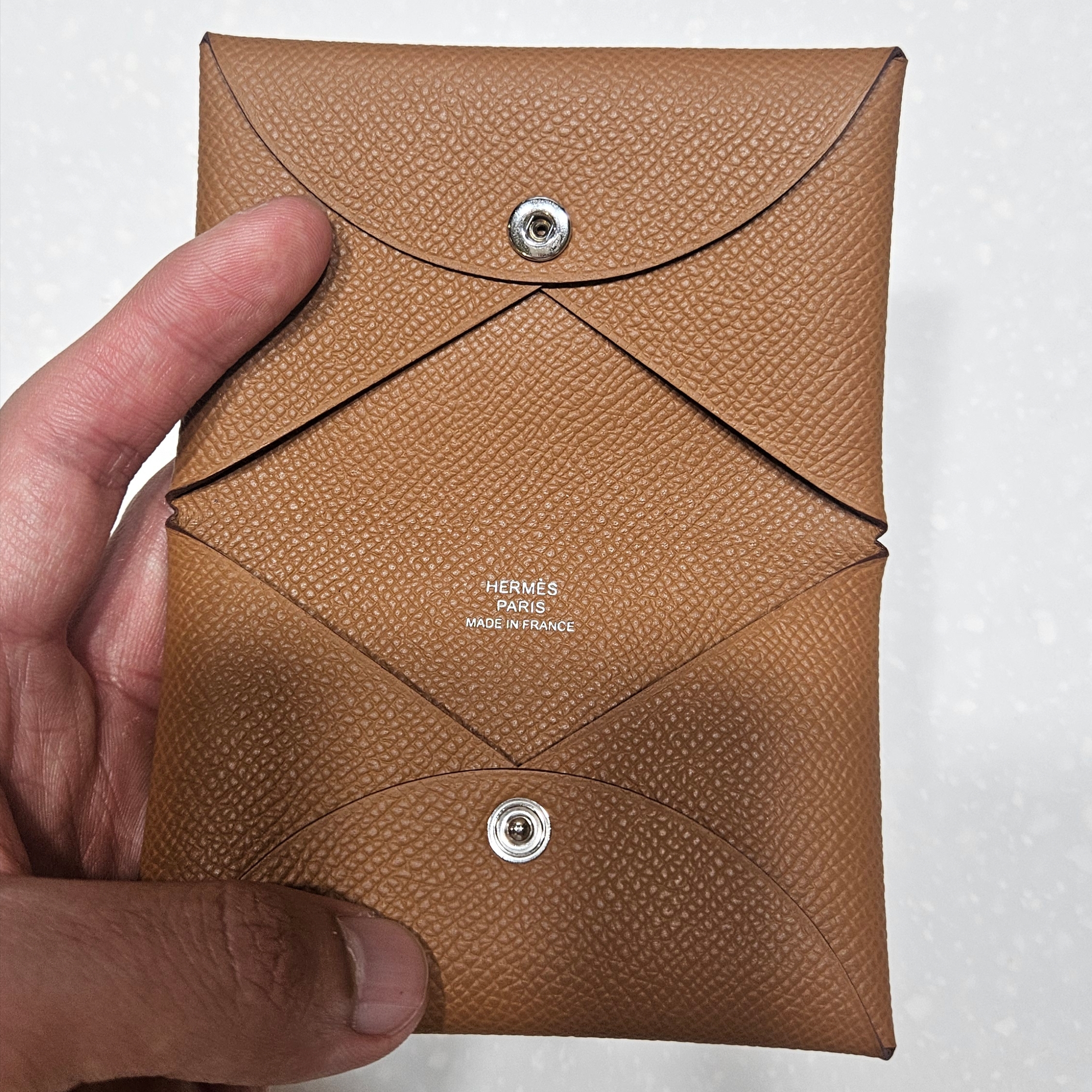 Hermes Calvi Card Holder Epsom & Palladium Gold 착용 스타일