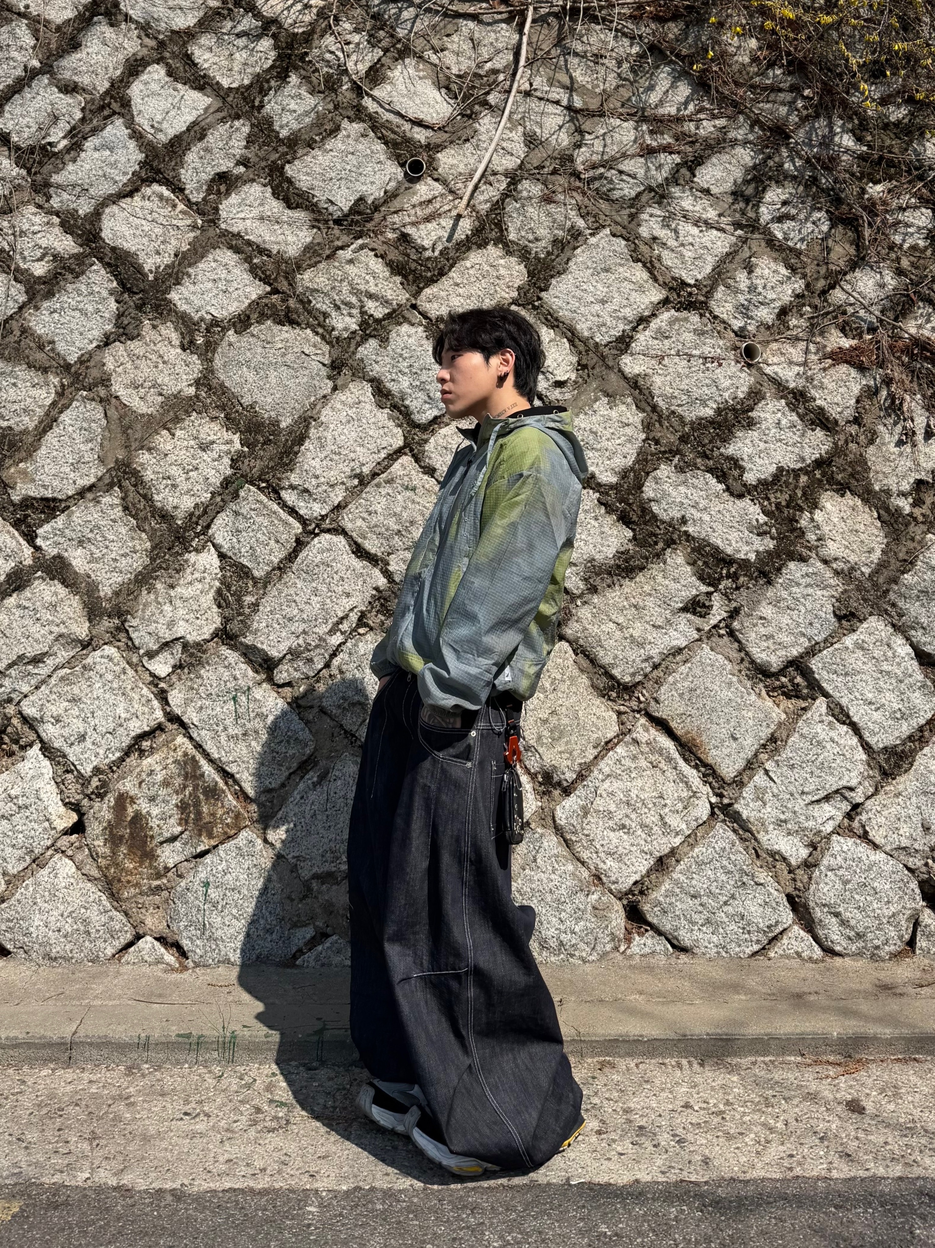 Balenciaga Cargo Sneakers Grey White Blue 착용 스타일 - 5