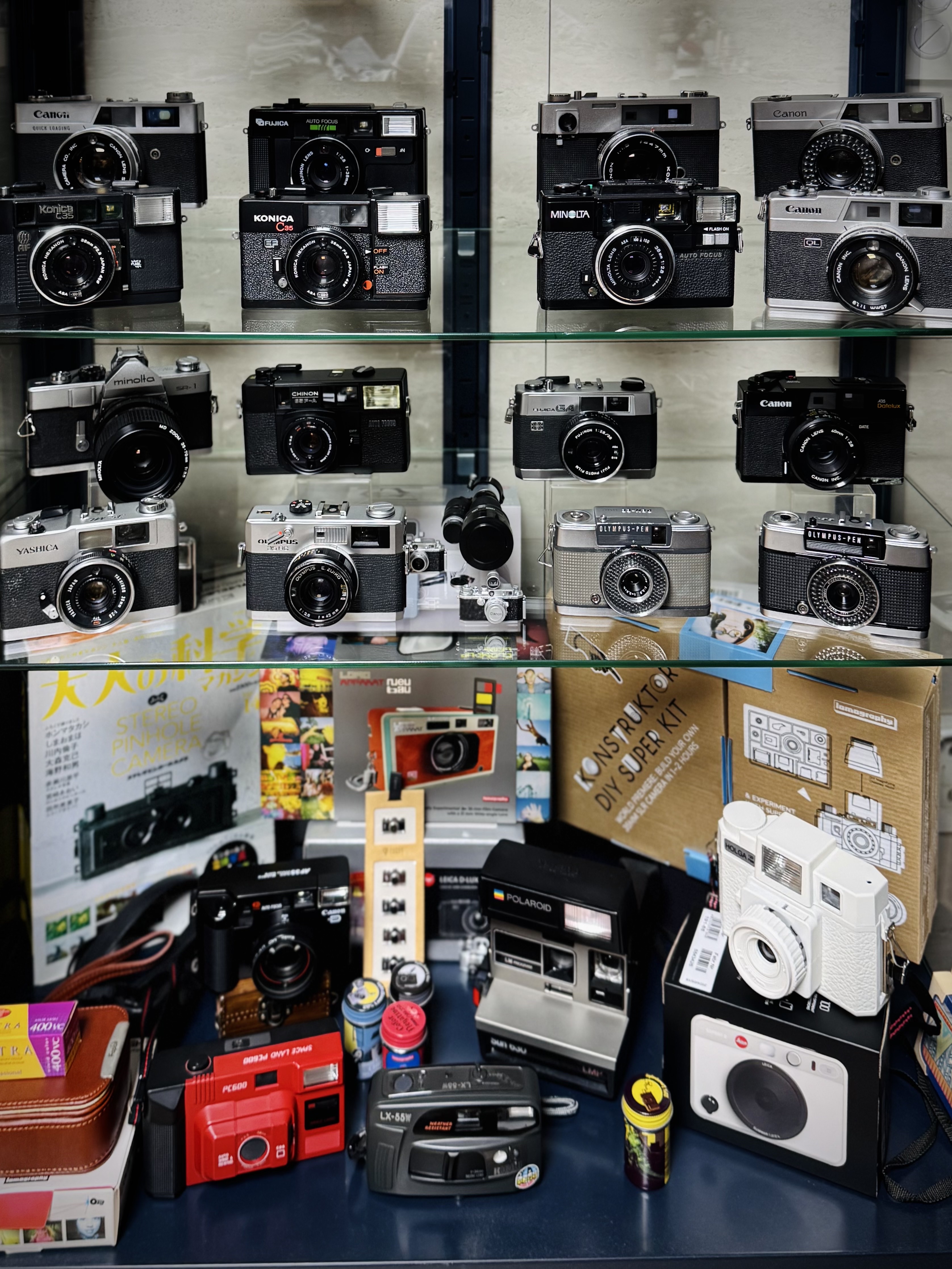 Fujifilm X100VI Silver (Korean Ver.), Leica Sofort 2 White (Korean Ver.) 착용 스타일 - 4