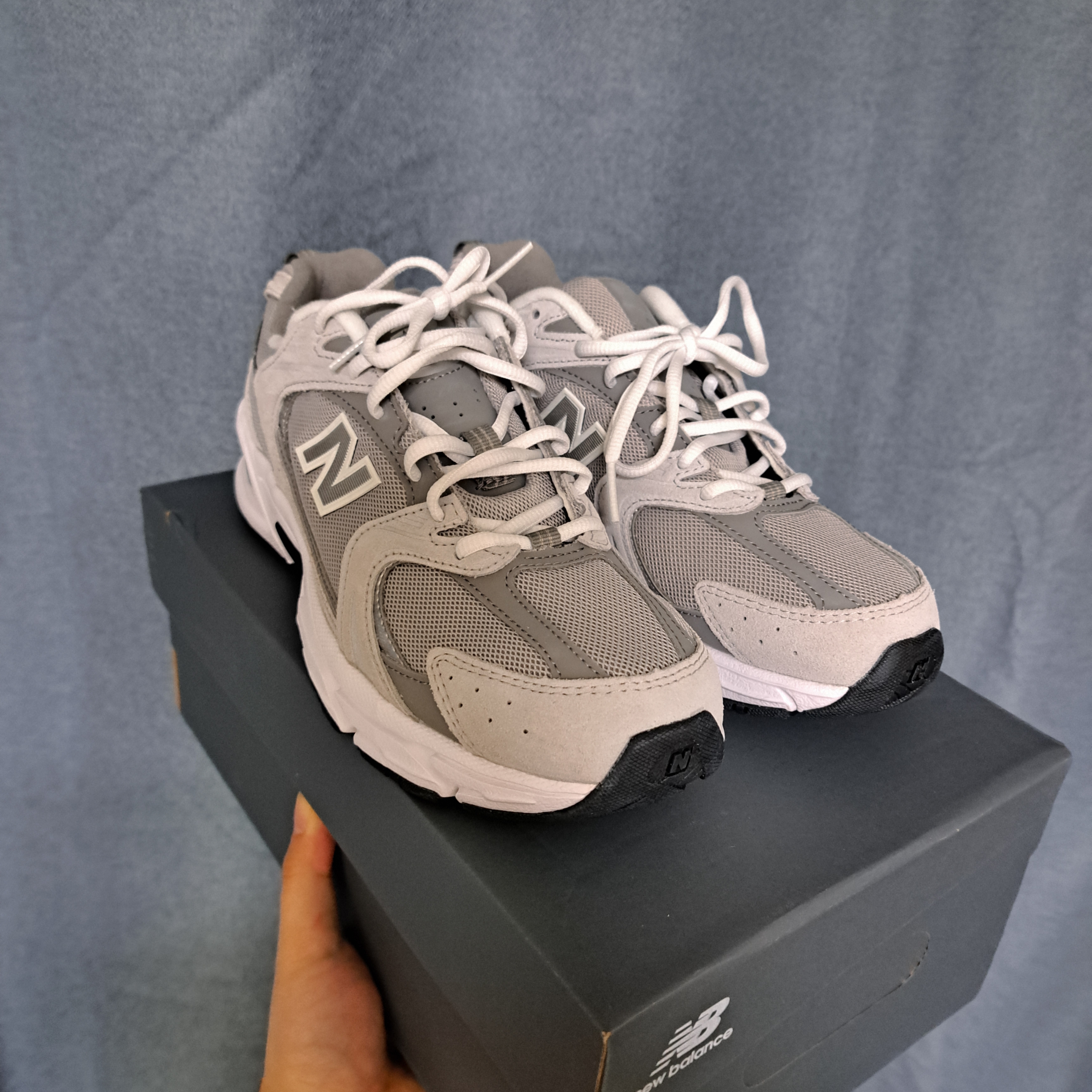 [10% 쿠폰] New Balance 530 Grey 착용 스타일