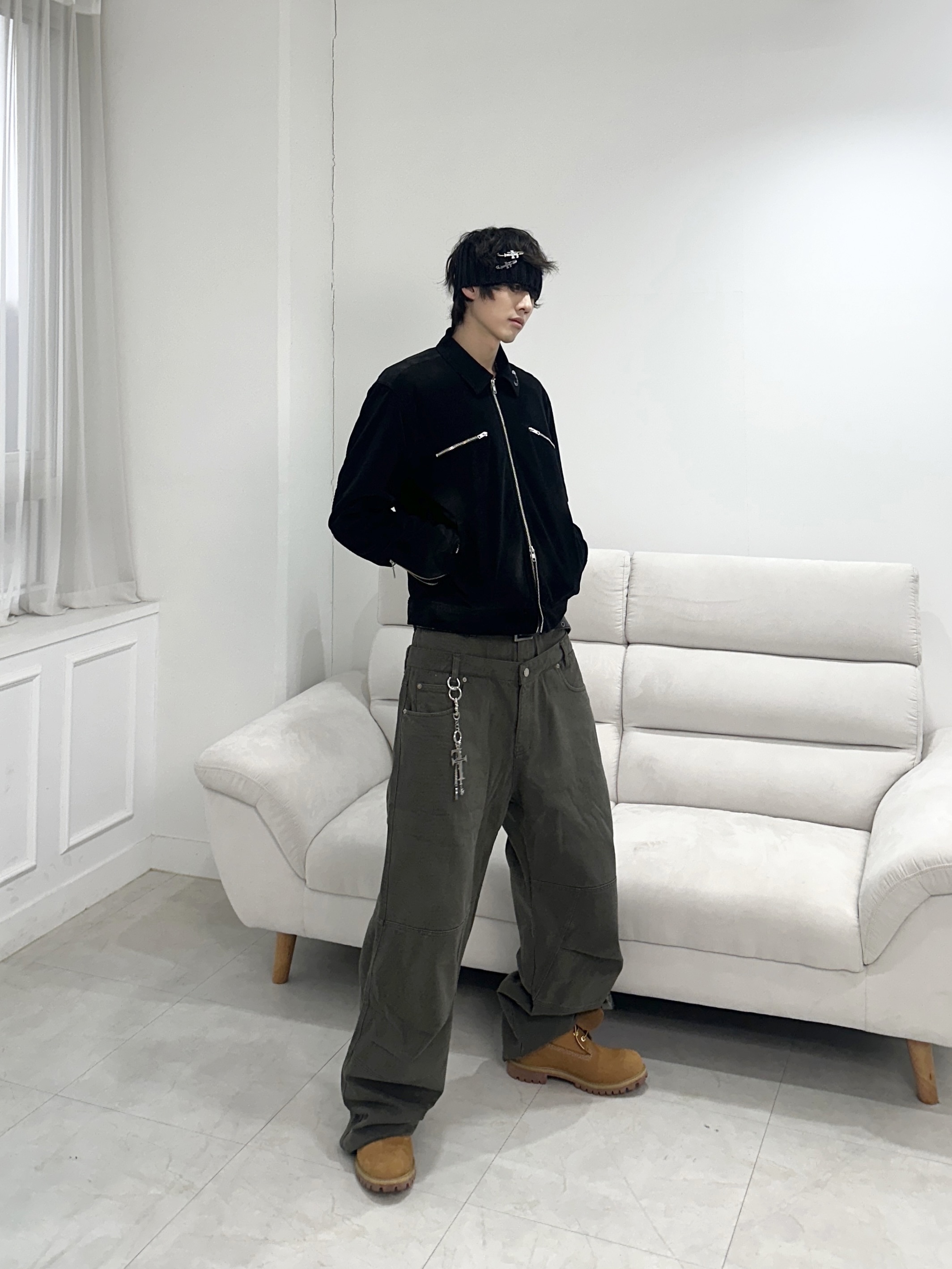 Farfromwhat Far Double Waist Pants, Farfromwhat Far Pin Button & Safety Pin 착용 스타일 - 3
