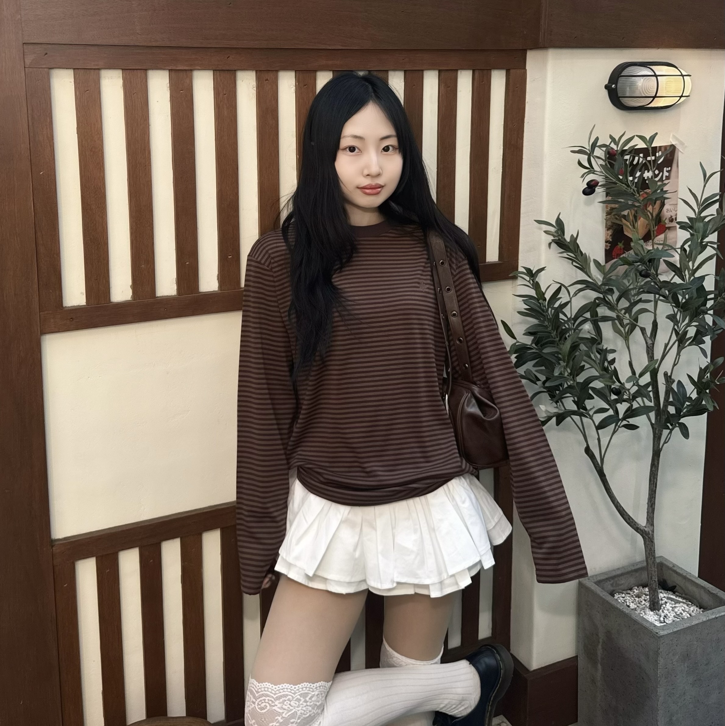 SLOW RECORD HOUSE Stripe Long Sleeve Brown 착용 스타일 - 2