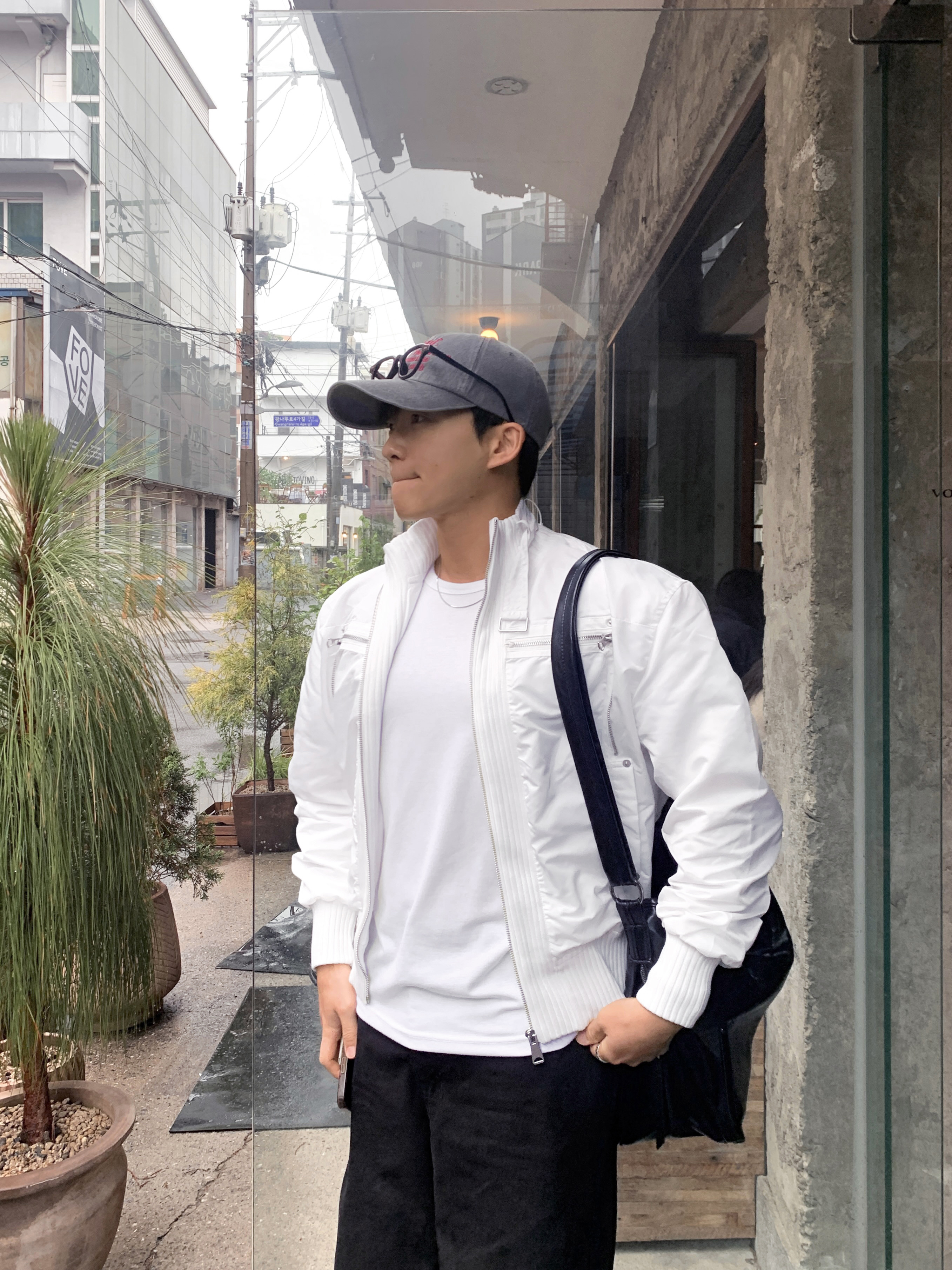 Nike Total 90 III SP Metallic Silver and Black, Gentle Monster Kubo 01 Black 착용 스타일 - 3