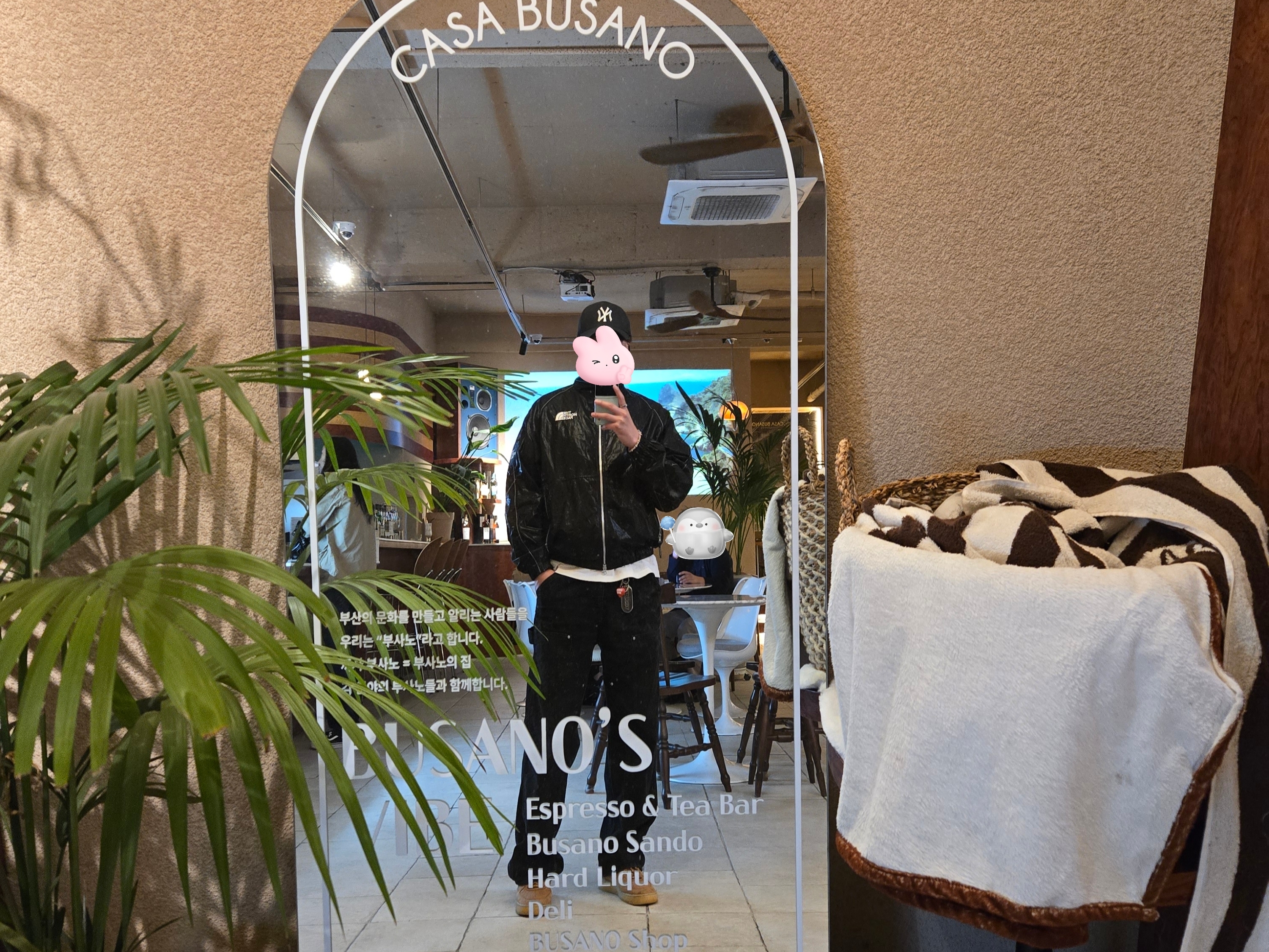 The North Face White Label Novelty Olema Jacket Black, Stussy Metal Tag Keychain Silver 착용 스타일