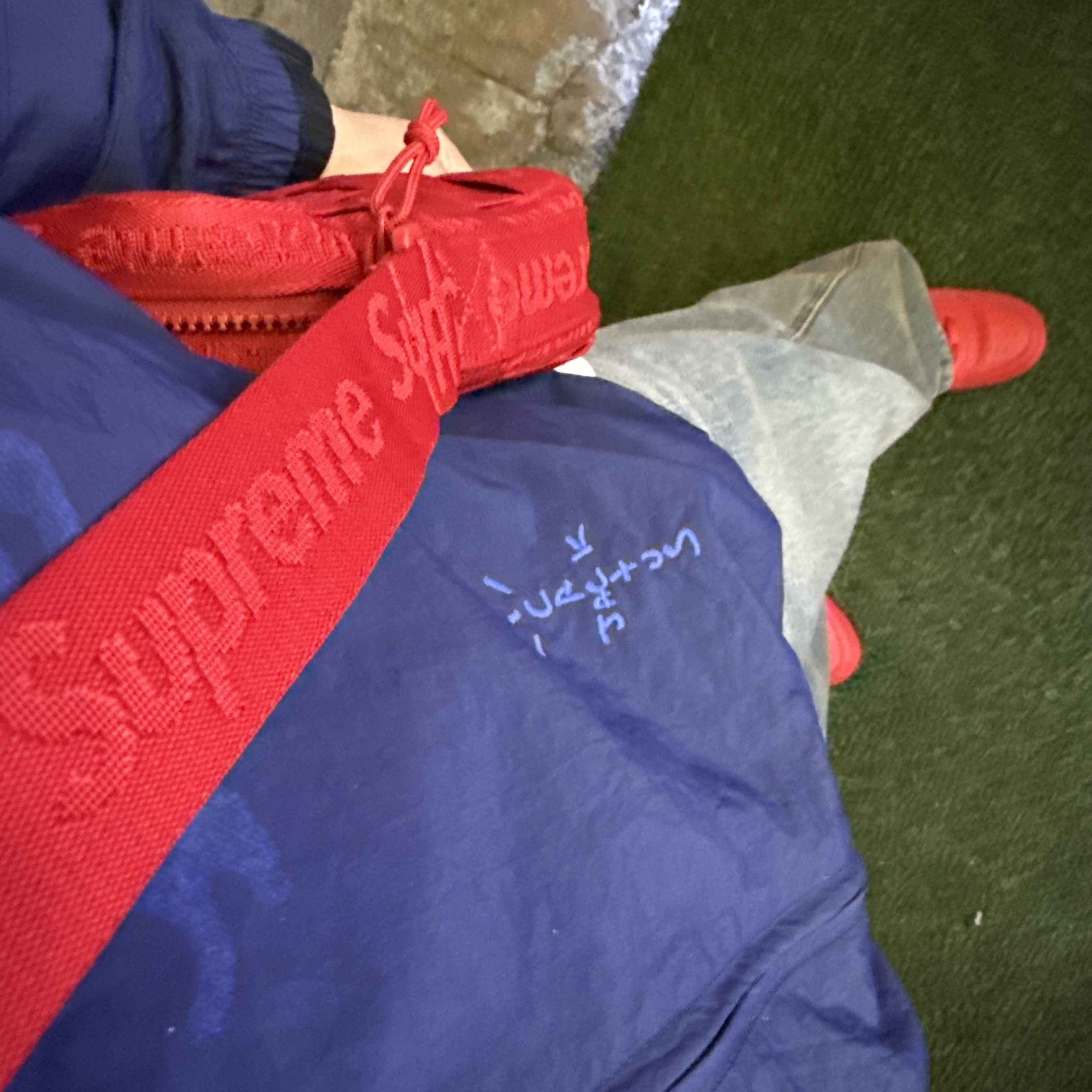 Travis Scott Cactus Jack x Fragment x Nike Tokyo Windbreaker Zip Jacket Navy, Nike Air Force 1 '07 LV8 Low 1 Triple Red 착용 스타일