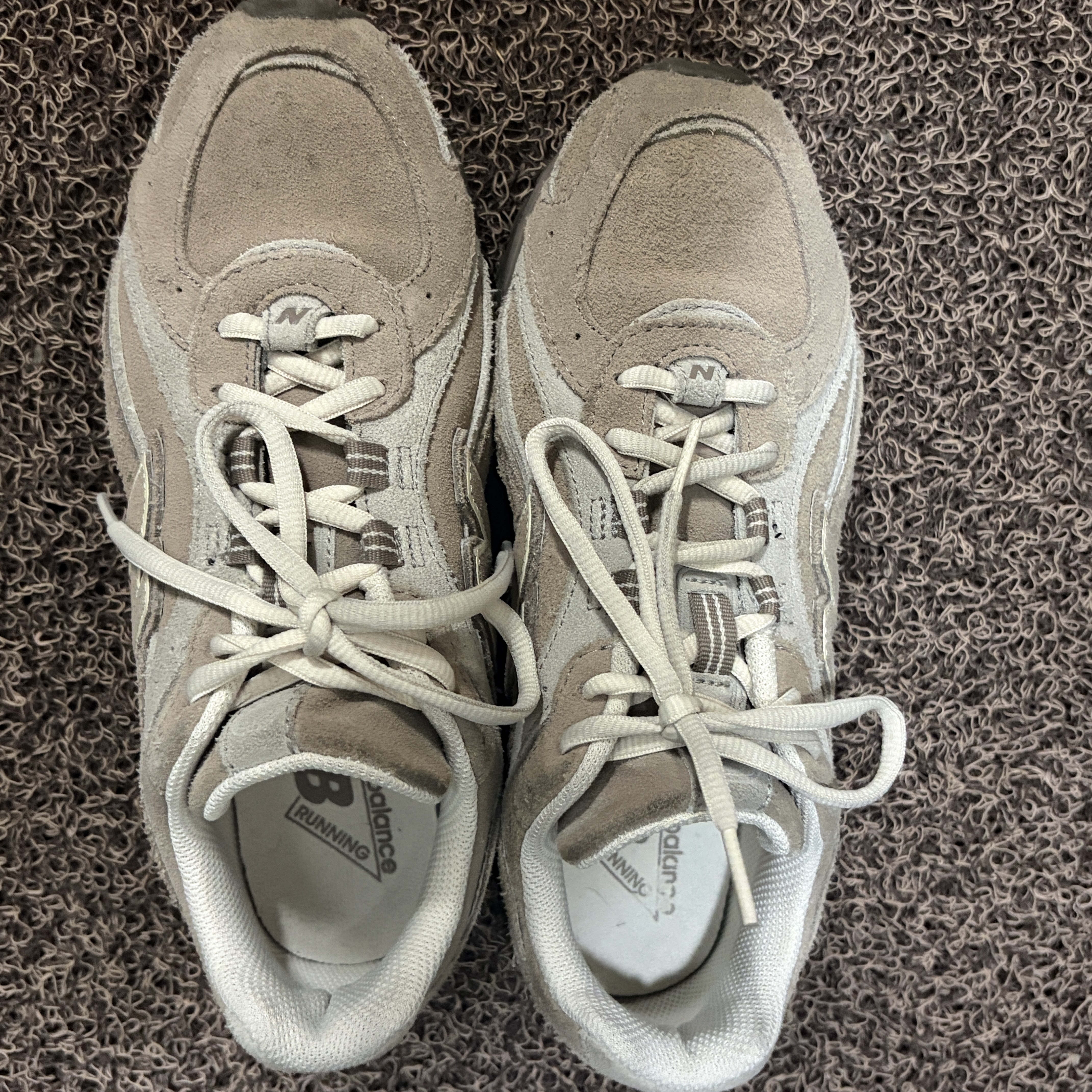 New Balance 204L Suede Mushroom Arid Stone 착용 스타일