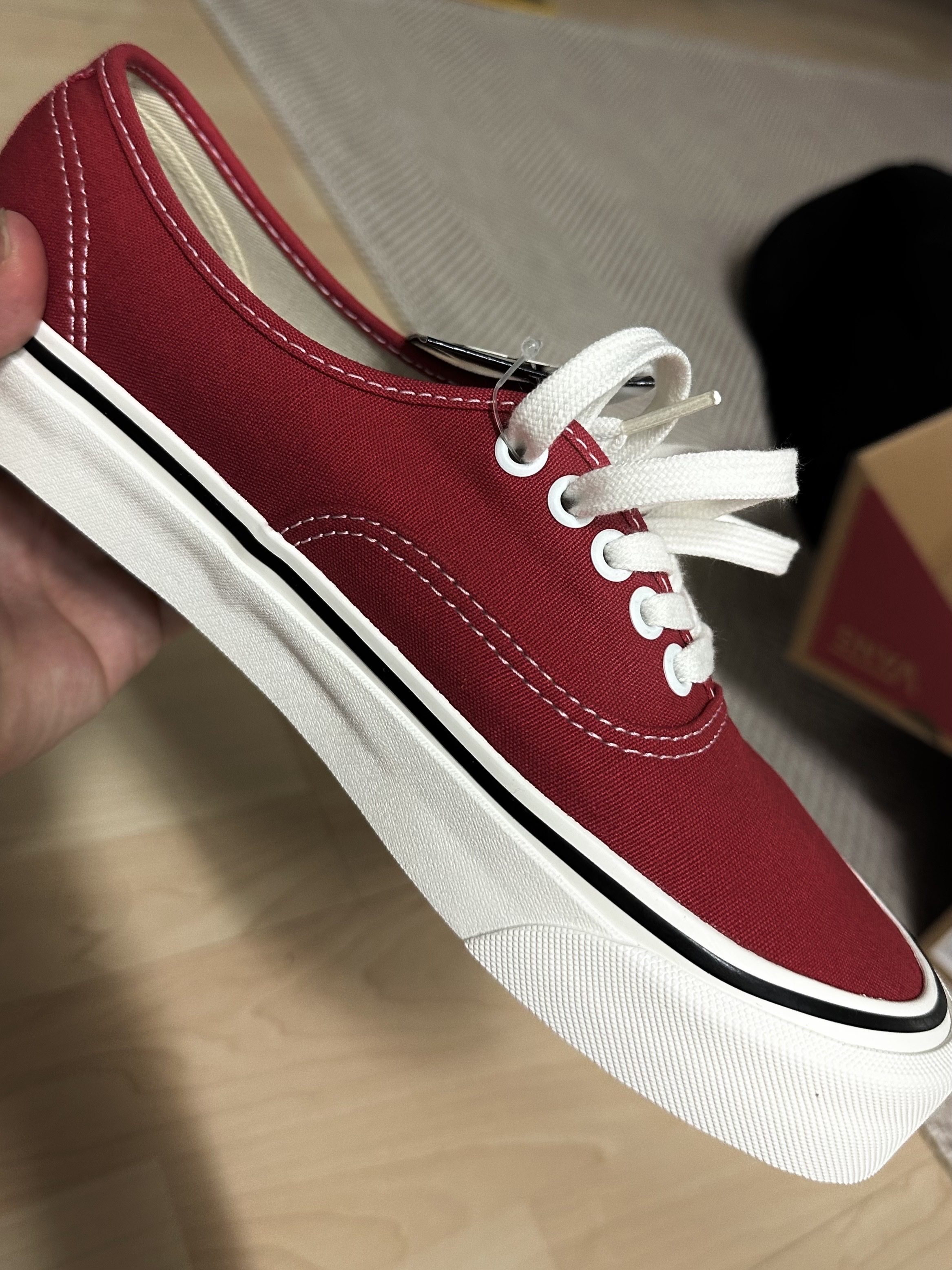 Vans Authentic 44 DX Anaheim Factory Racing Red 착용 스타일