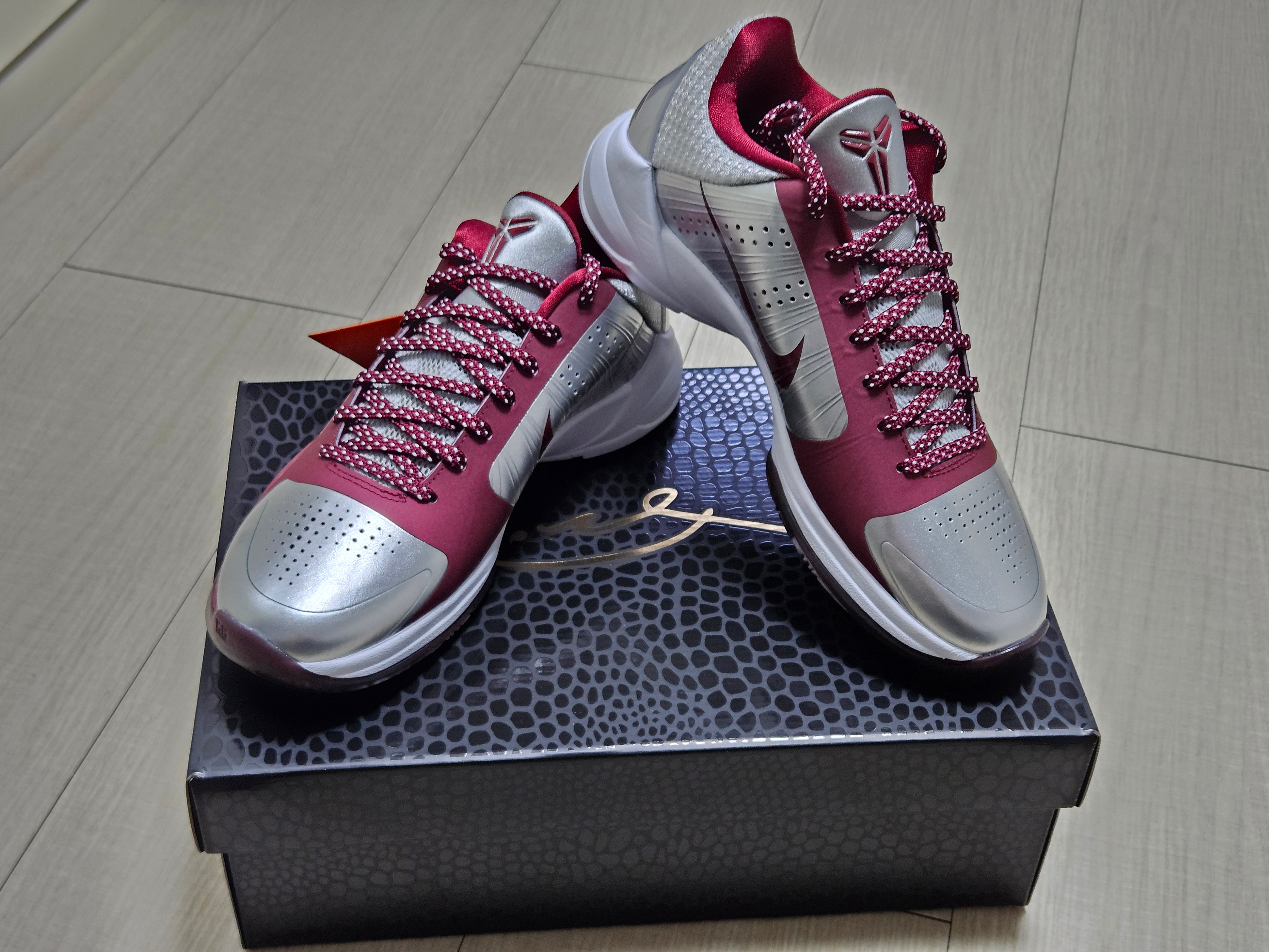 Nike Kobe 5 Protro Lower Merion Aces Away Metallic Silver Team Red, Nike Kobe 8 Protro Mambacita 착용 스타일 - 1