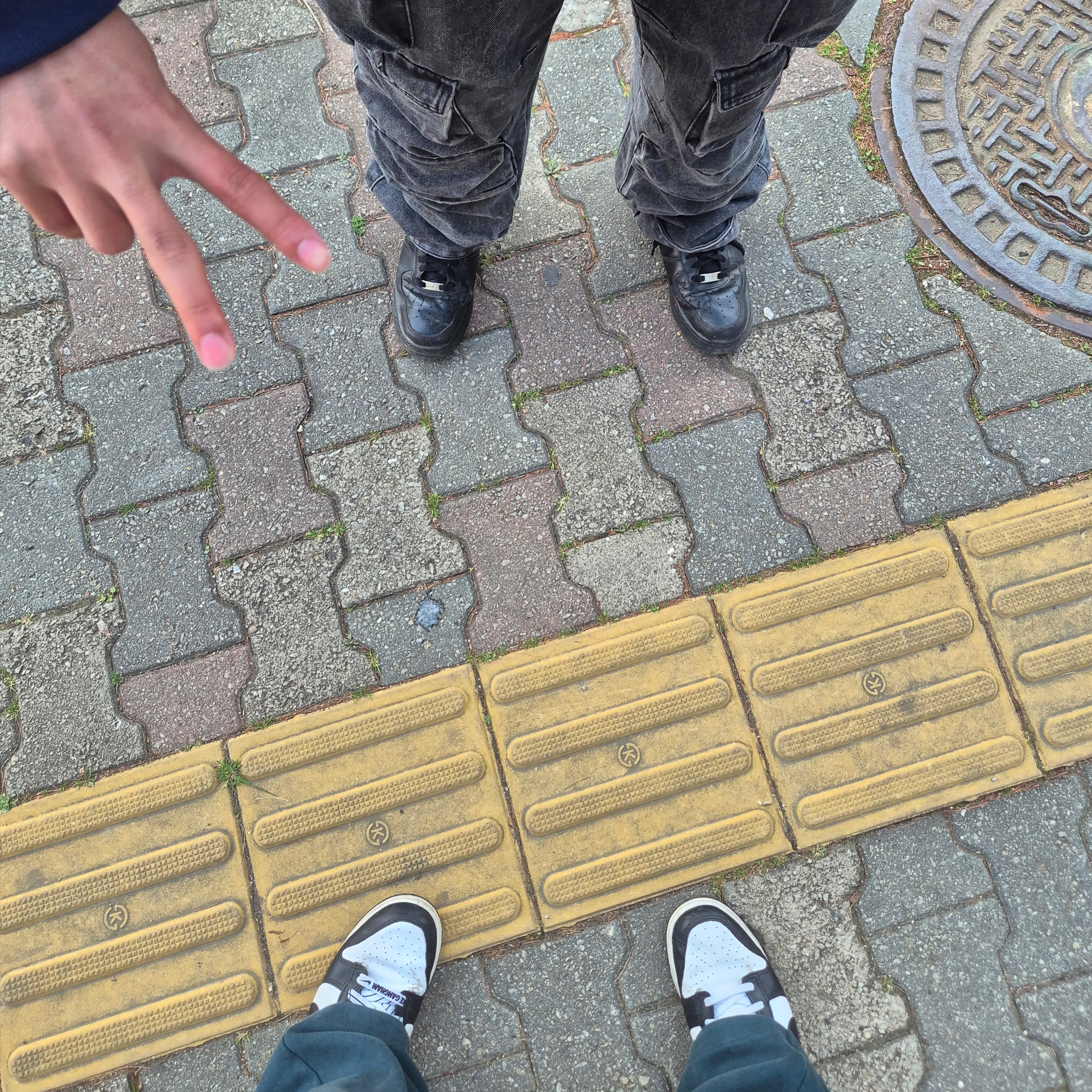 Nike Air Force 1 '07 Low Triple Black, Nike Dunk Low Retro Black 착용 스타일