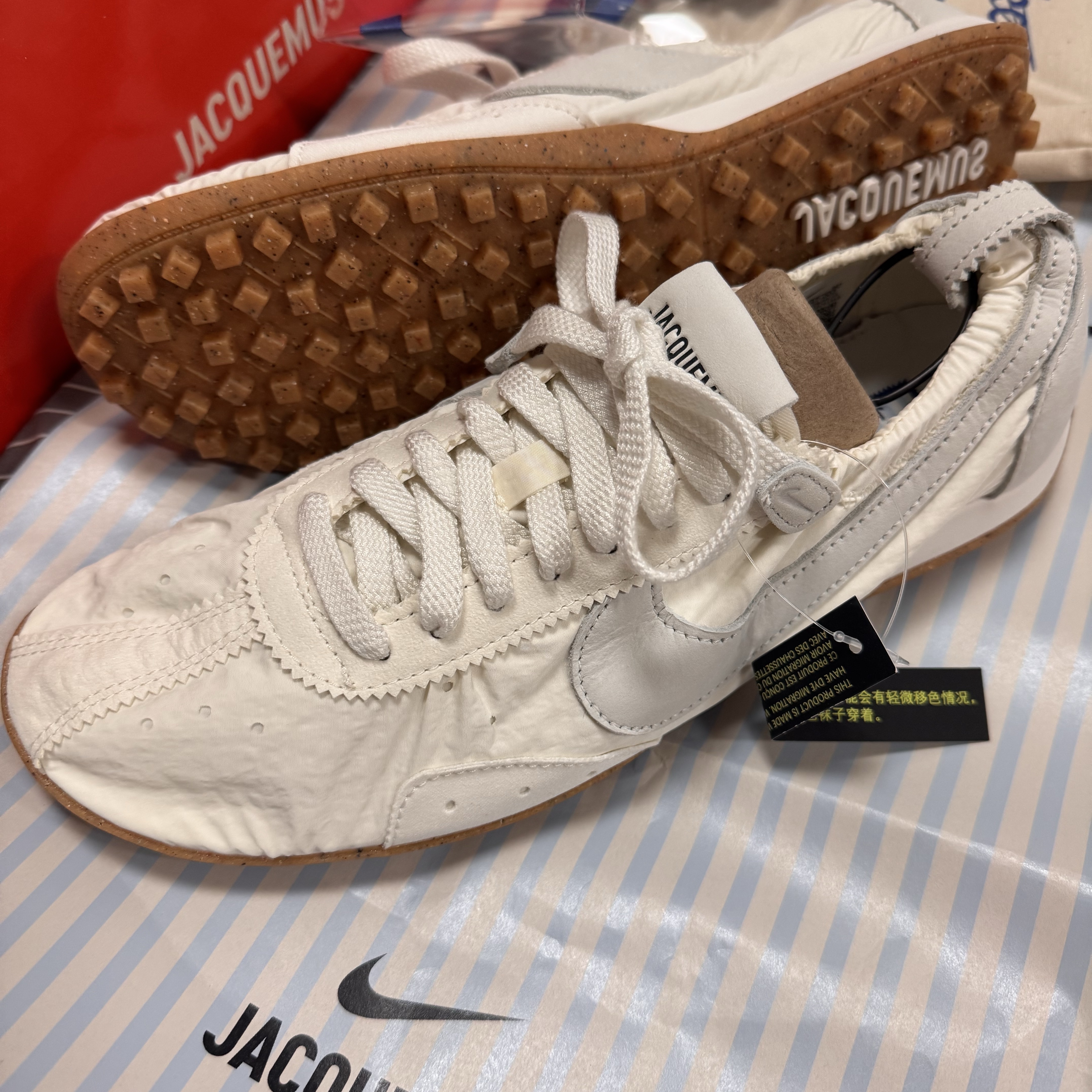 Nike x Jacquemus Moon Shoe SP Soft Pearl Sail 착용 스타일