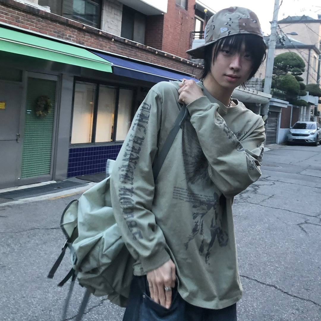 Thevinylhouse Rough Drawing Ls Tee Olive 착용 스타일