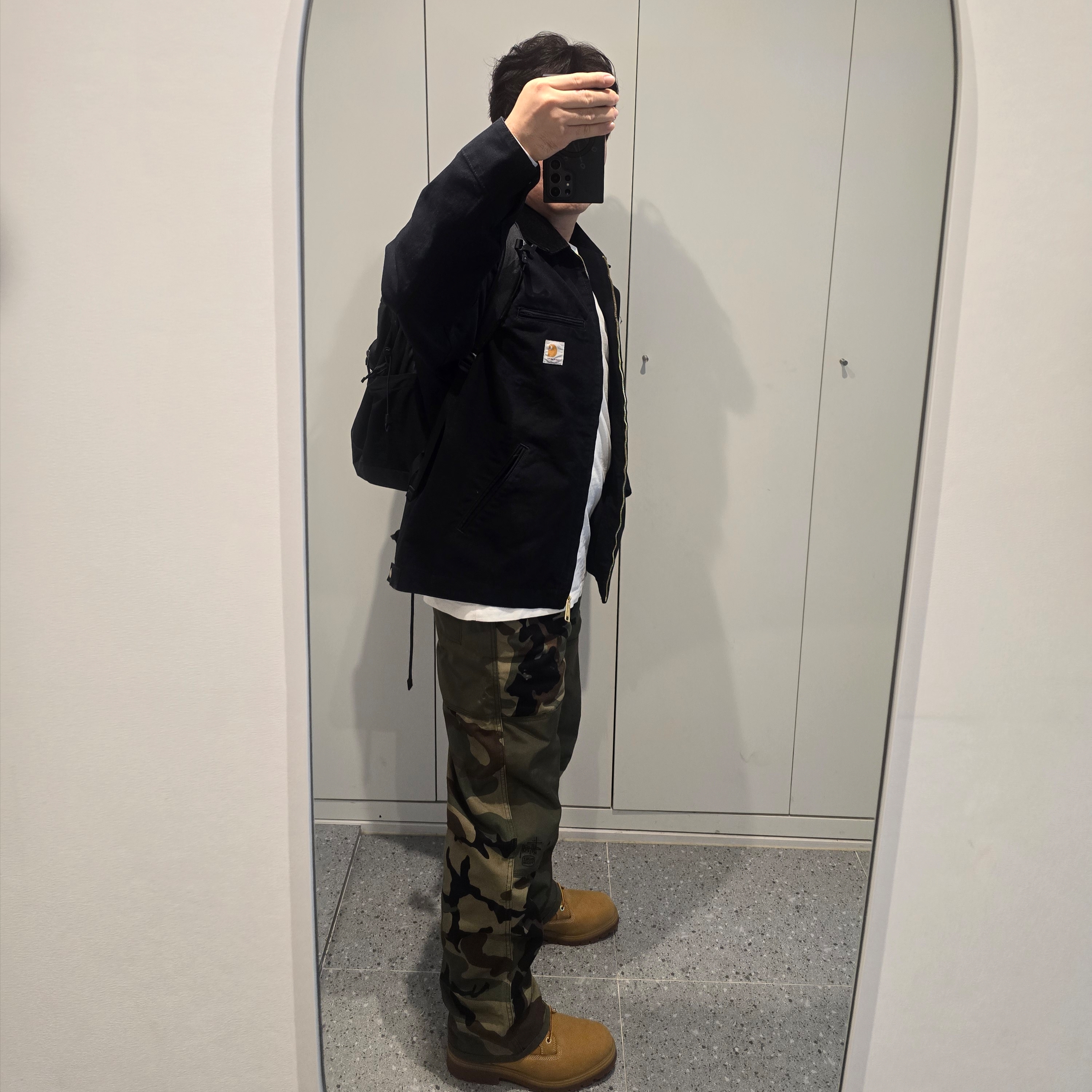 Stussy Utility Pants Woodland Camo, Carhartt WIP Detroit Jacket Black 착용 스타일 - 3