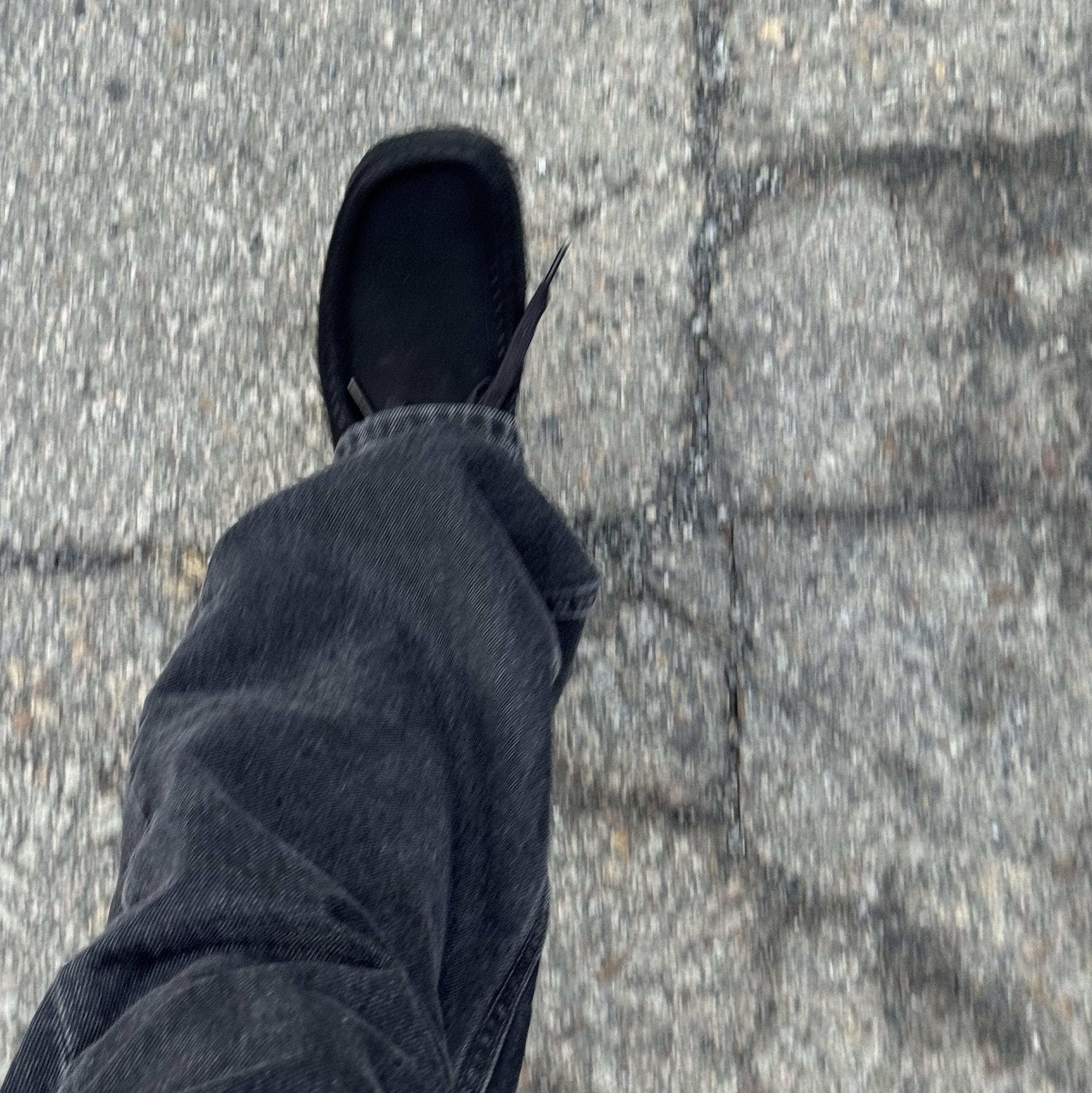 Clarks Wallabee Black Suede 착용 스타일