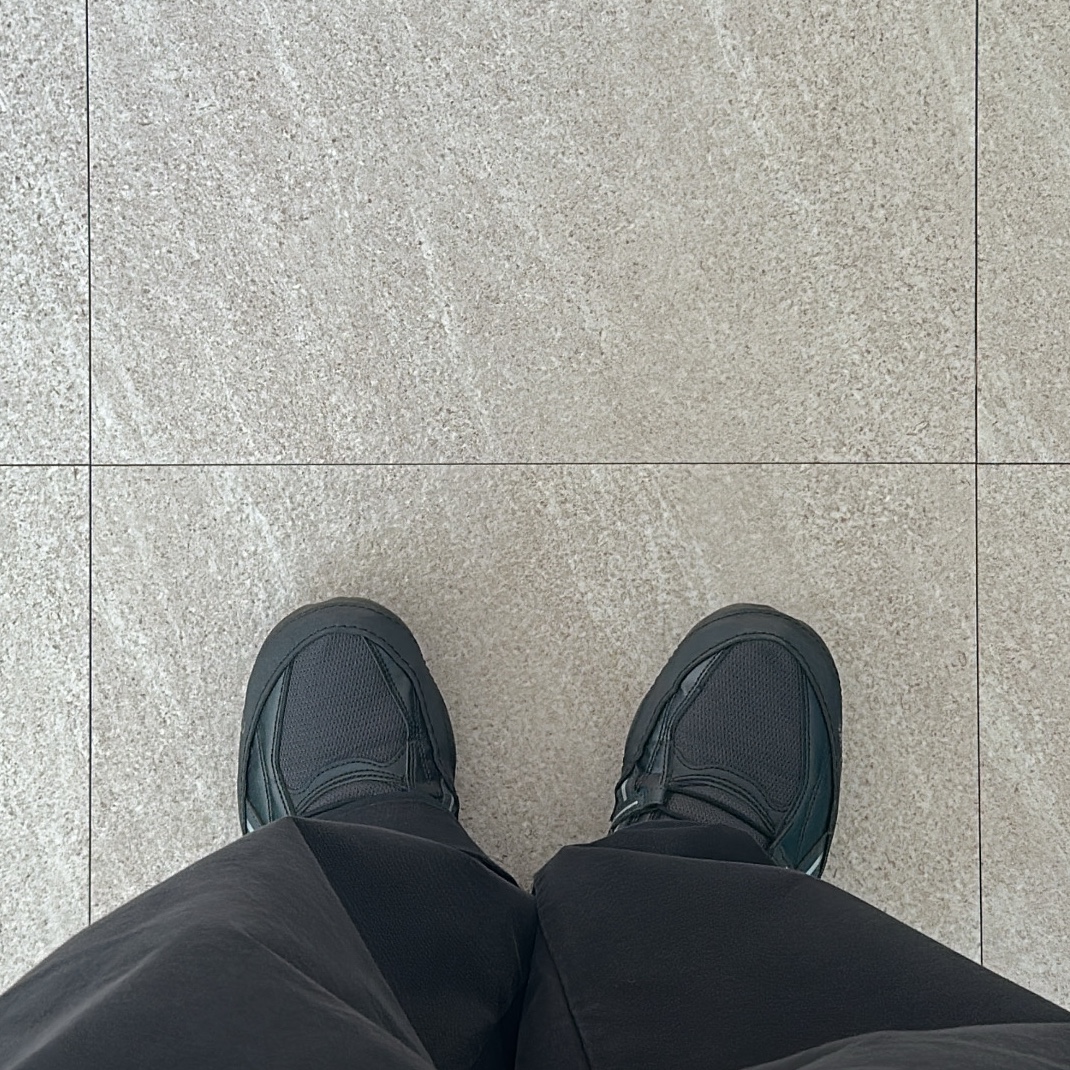 Asics Hypersync Graphite Grey Black 착용 스타일