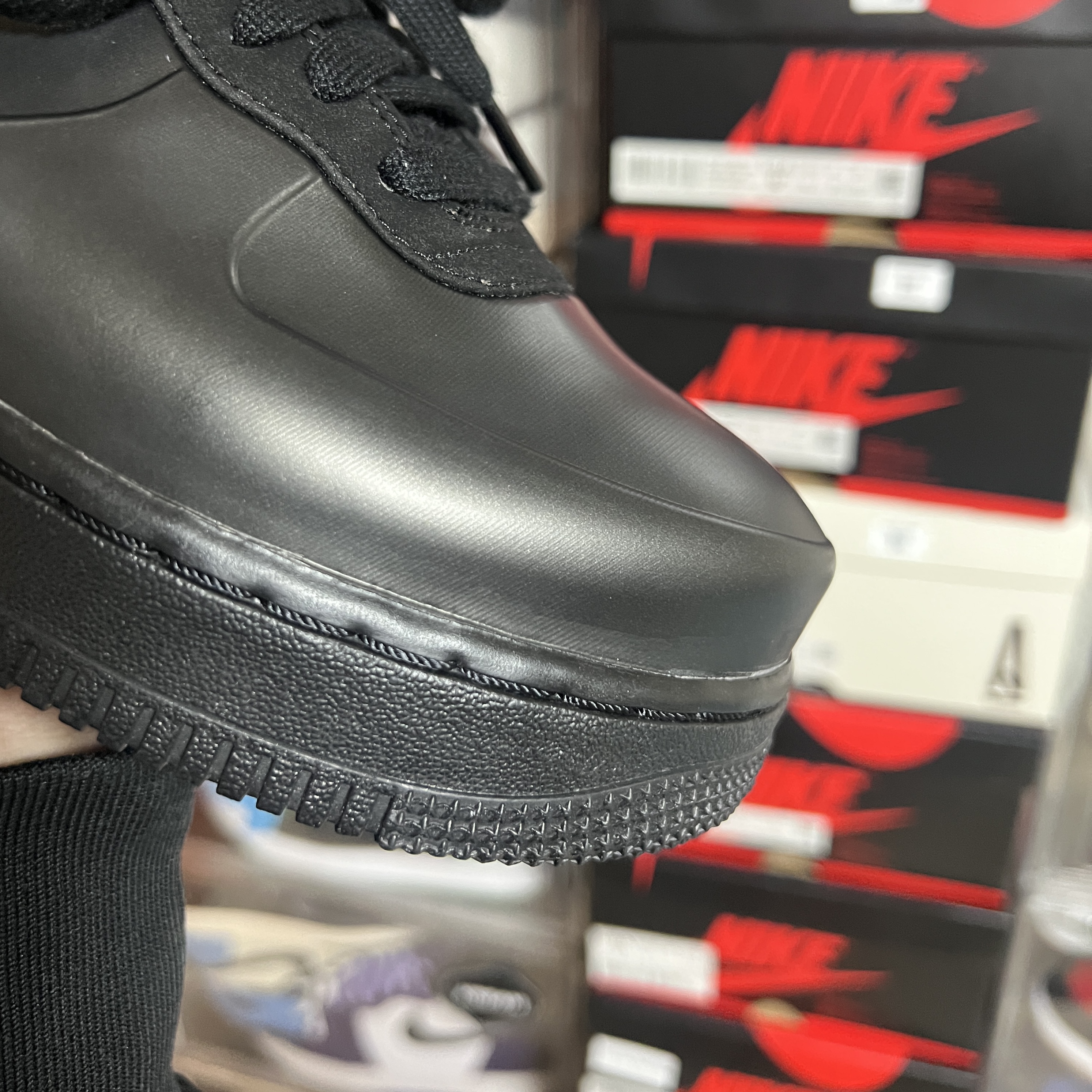 Nike Air Force 1 Foamposite Cup Triple Black 착용 스타일 - 2