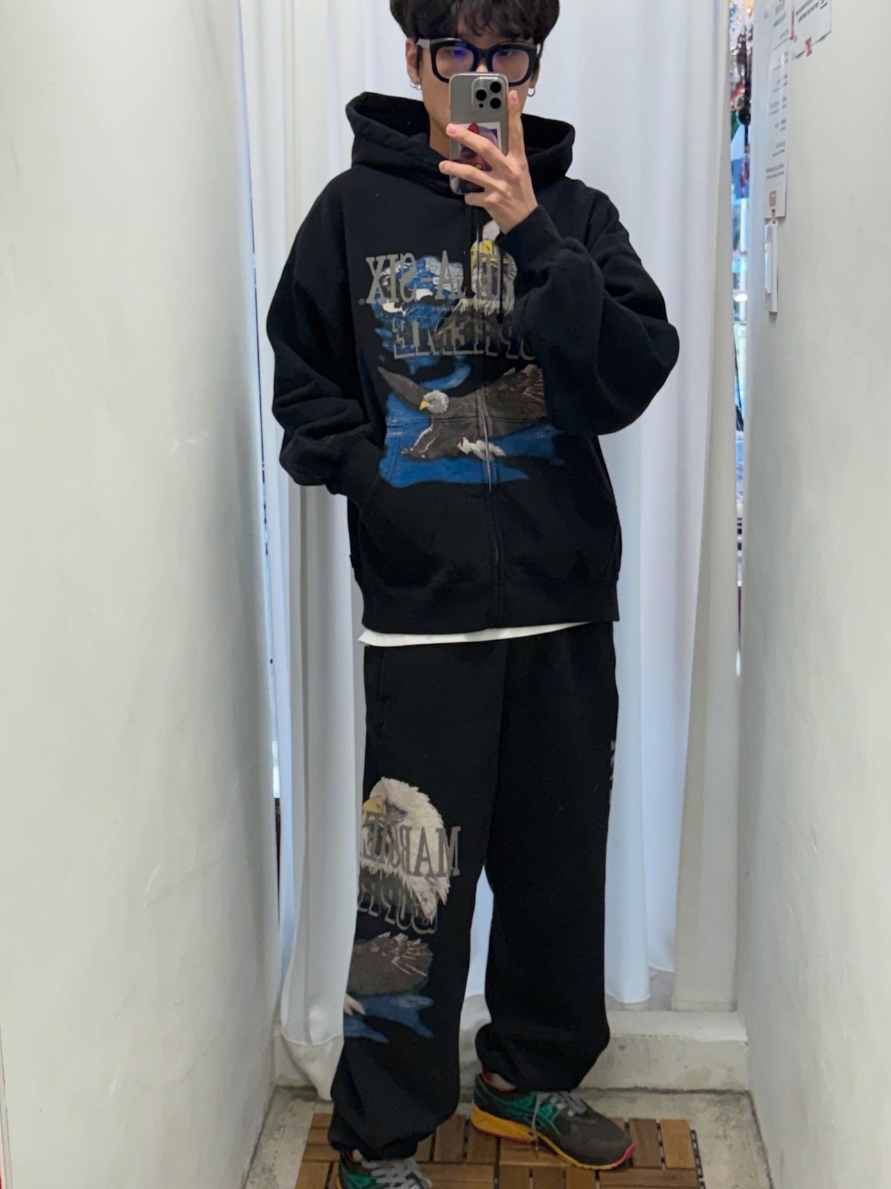 Supreme x MM6 Maison Margiela Eagle Zip Up Hooded Sweatshirt Black - 26SS, Supreme x MM6 Maison Margiela Eagle Sweatpant Black - 26SS 착용 스타일 - 1