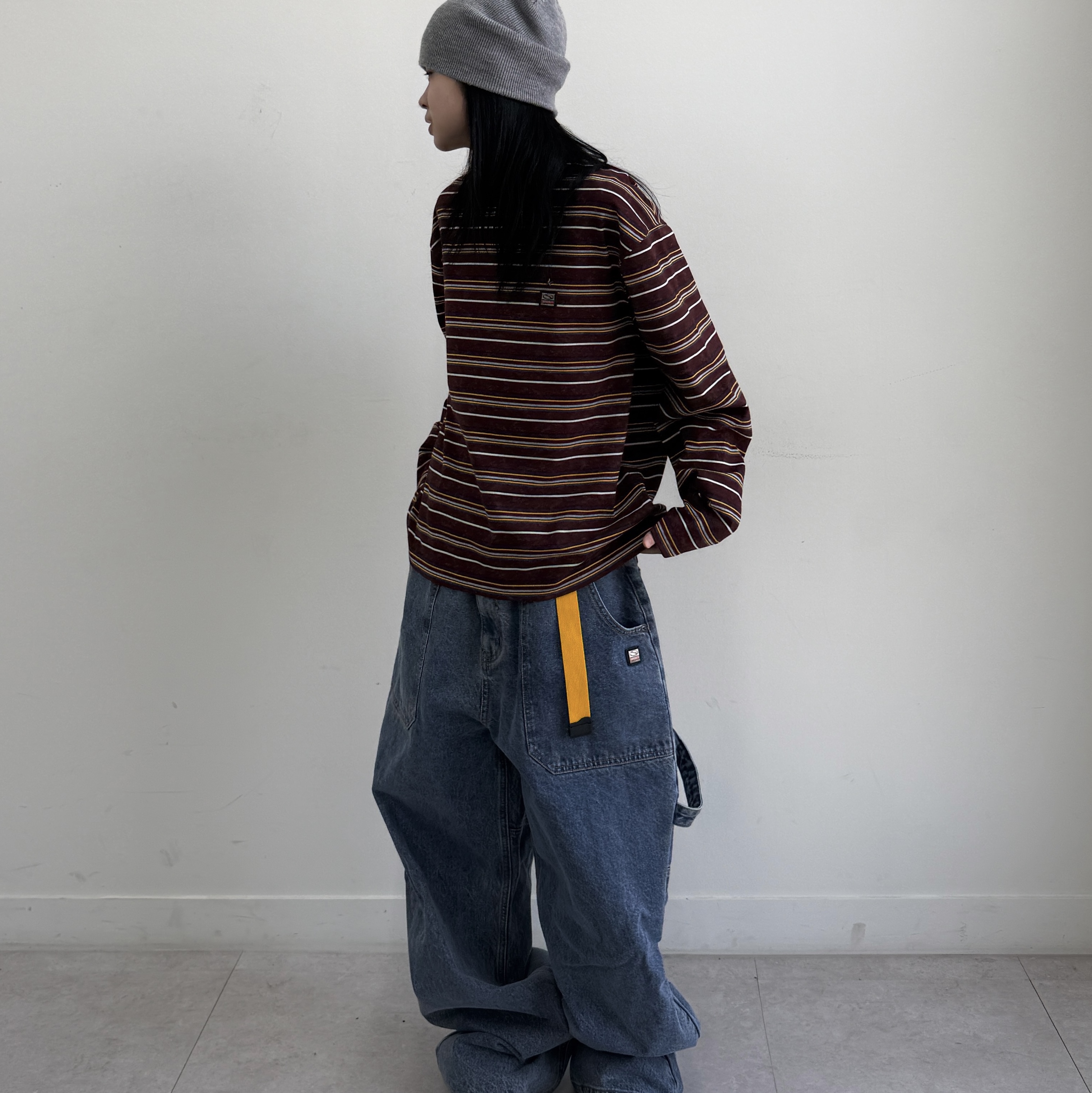 SPORT CHAMBER SC Transition T-shirt RED, SPORT CHAMBER Superwide Carpenter Denim Pants Blue 착용 스타일 - 1
