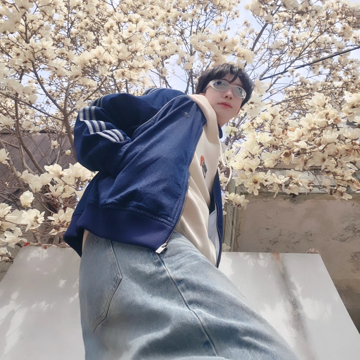 Adidas SST Adicolor Loose SST Denim Stone Jacket Indigo Denim - KR Sizing, Adidas SST Adicolor Loose SST Denim Stone Jacket Indigo Denim - US Sizing 착용 스타일 - 3