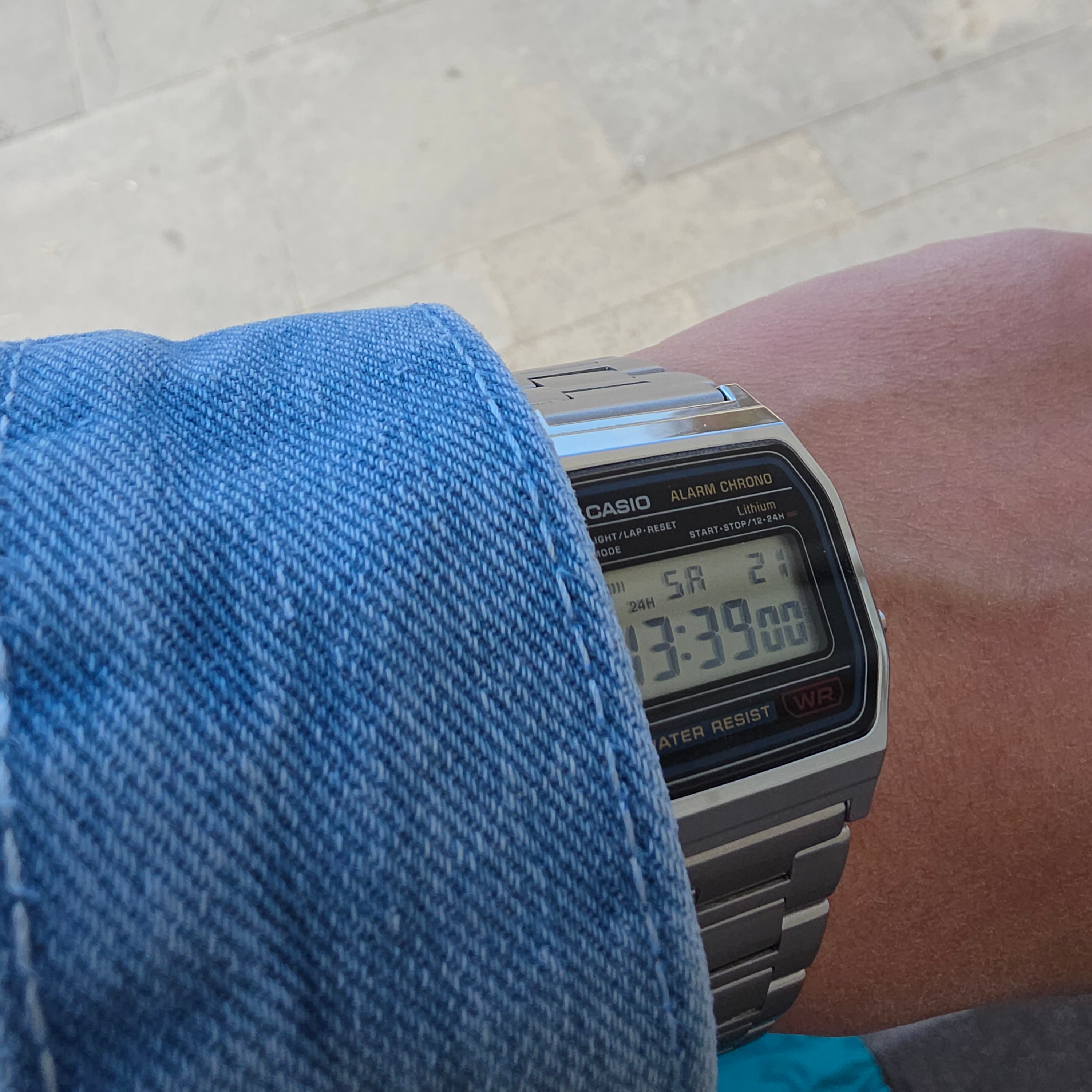 Casio A-158WA-1 착용 스타일