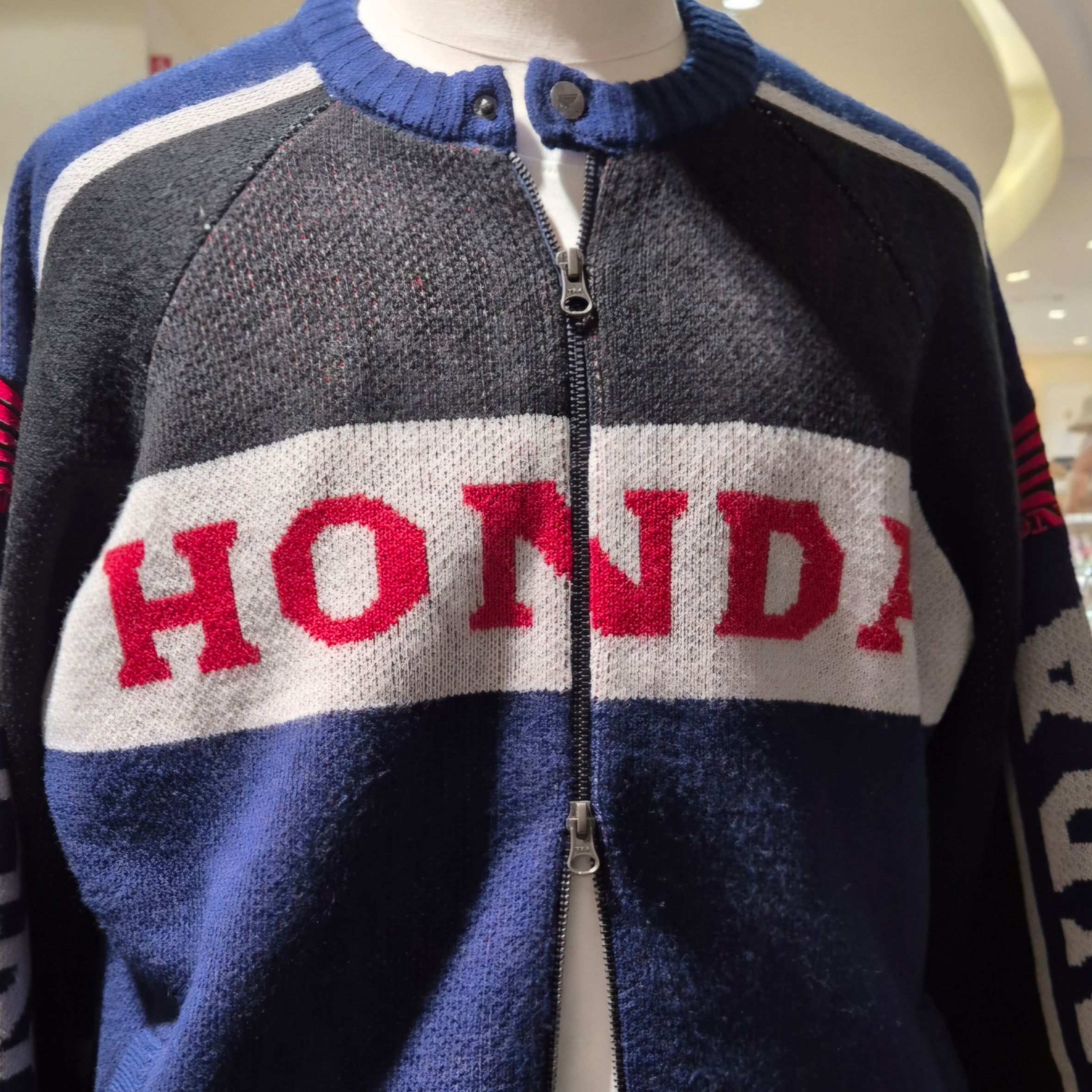 Honda Big Logo Knit Zip-up Blue 착용 스타일