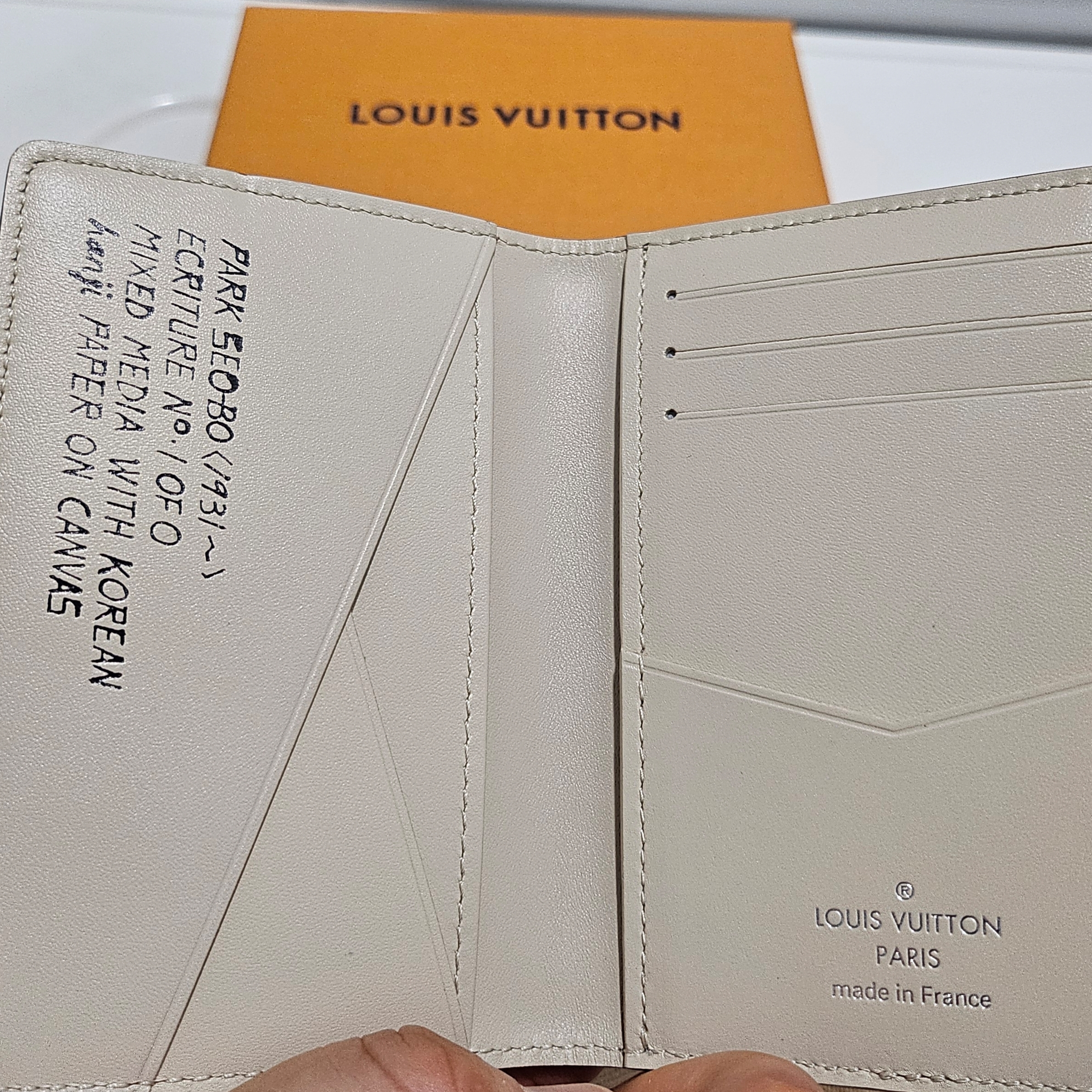 Louis Vuitton x Park Seo-Bo Pocket Organizer Red 착용 스타일 - 2