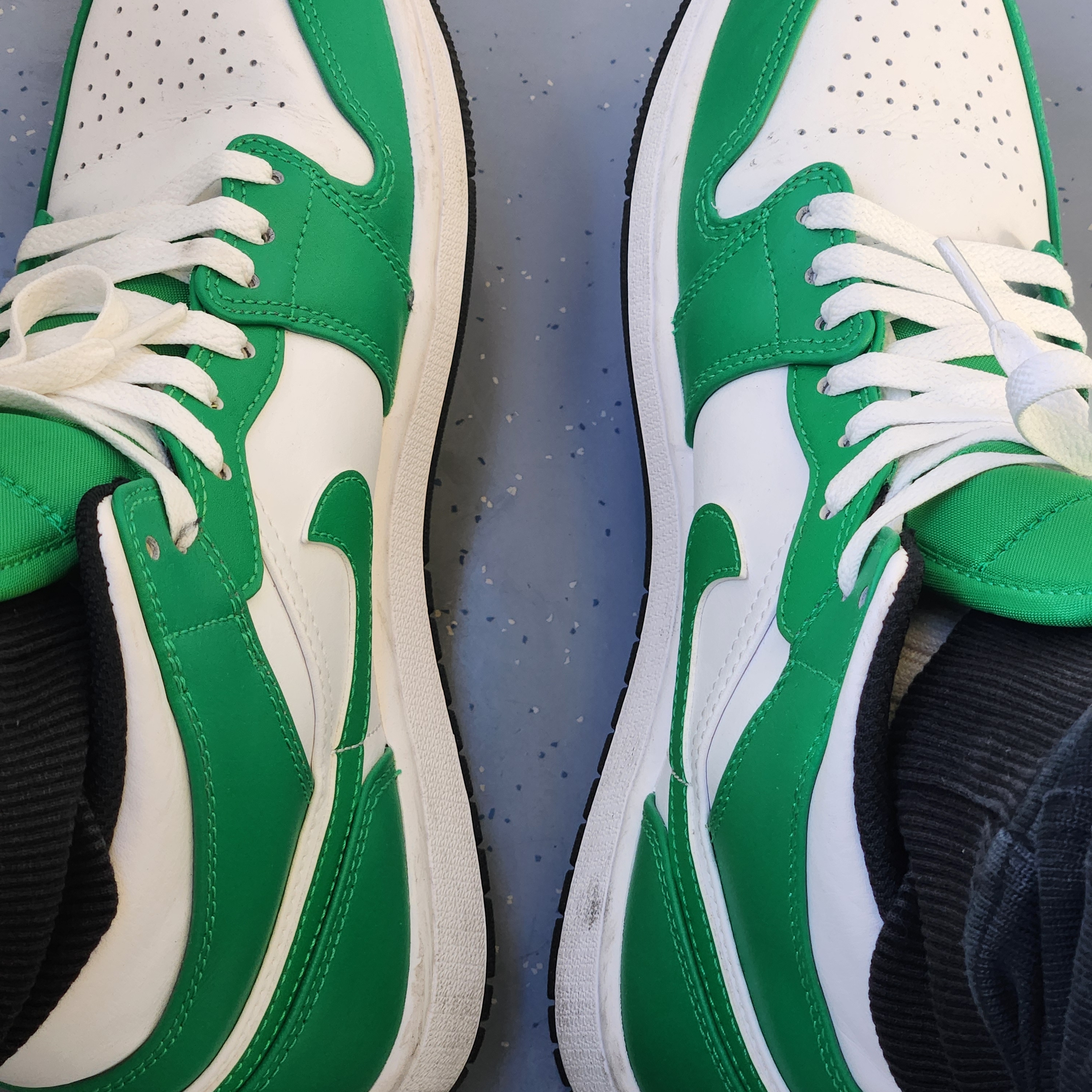 CDG Logo Coach Jacket Black, Jordan 1 Mid Lucky Green 착용 스타일 - 2