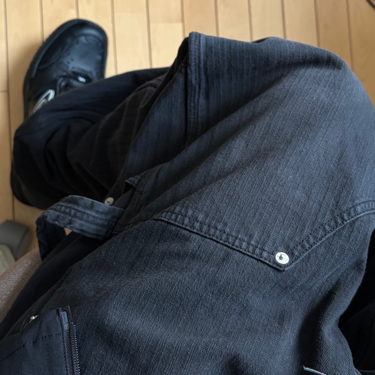 Balenciaga Hamptons Worn Out Sneakers Black, Enfants Riches Deprimes Double Knee Paint Pants Black 착용 스타일