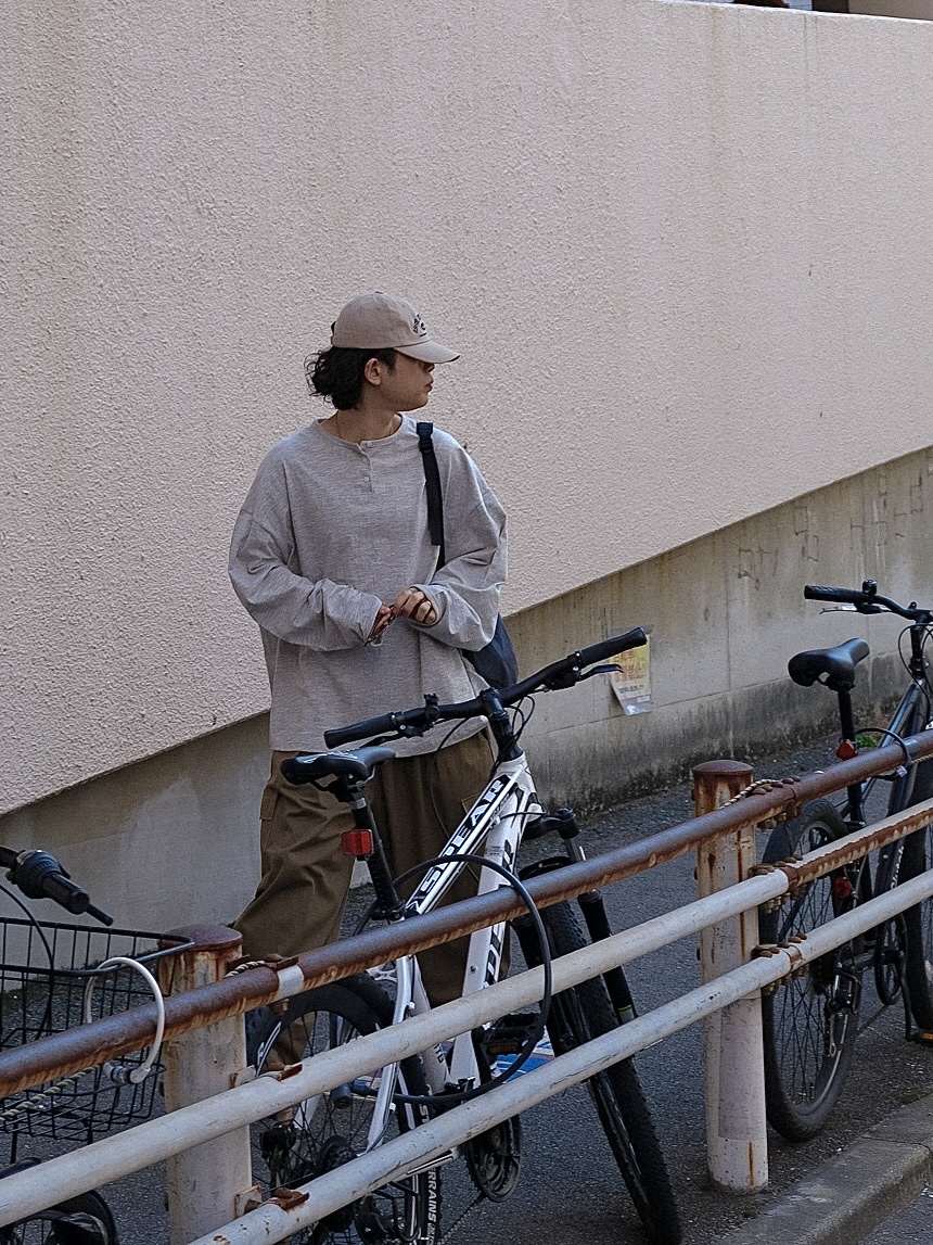 New Balance x J.Crew 1400 Made in USA Black Orange 착용 스타일 - 2