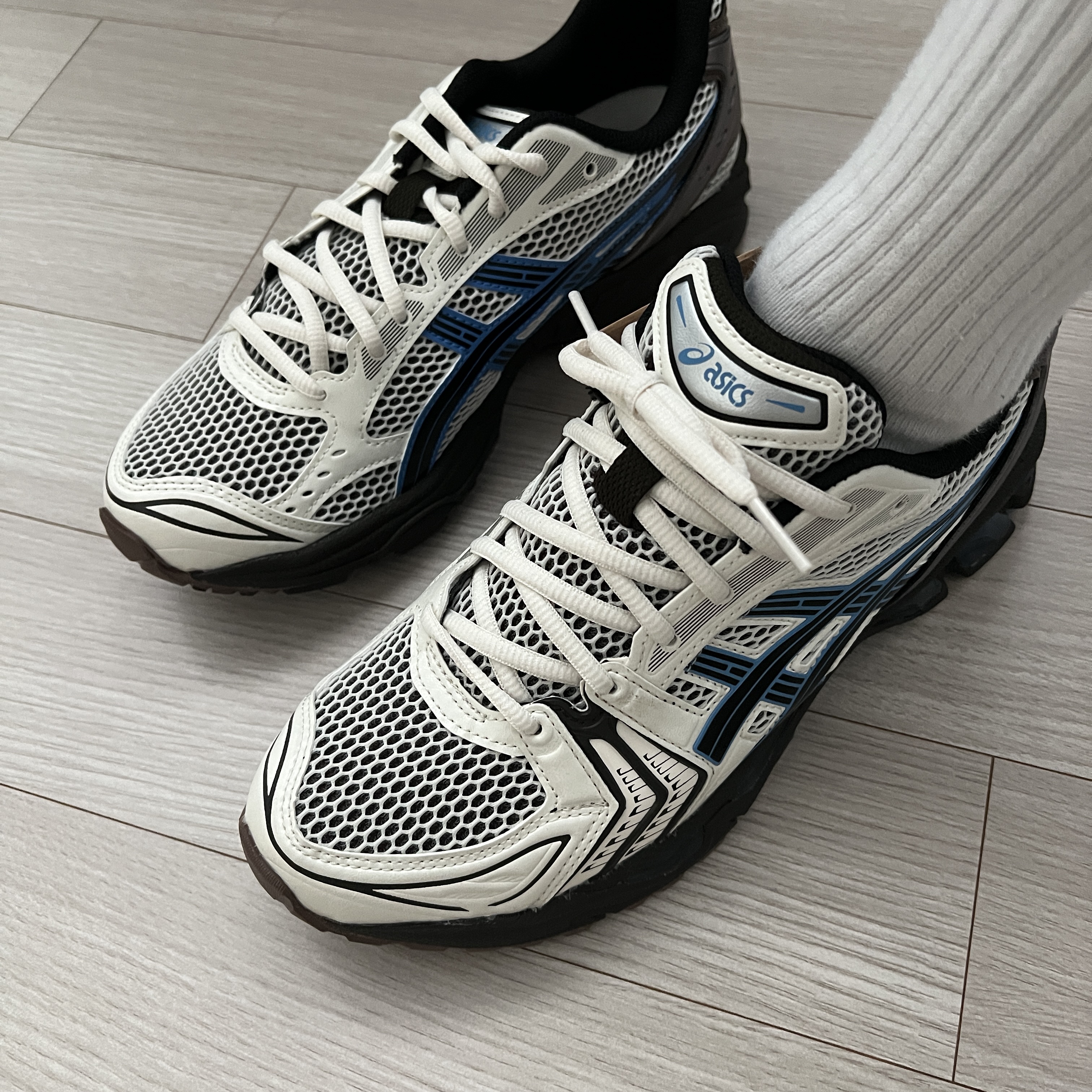 Asics Gel-Kayano 14 Cream Blue Coast 착용 스타일