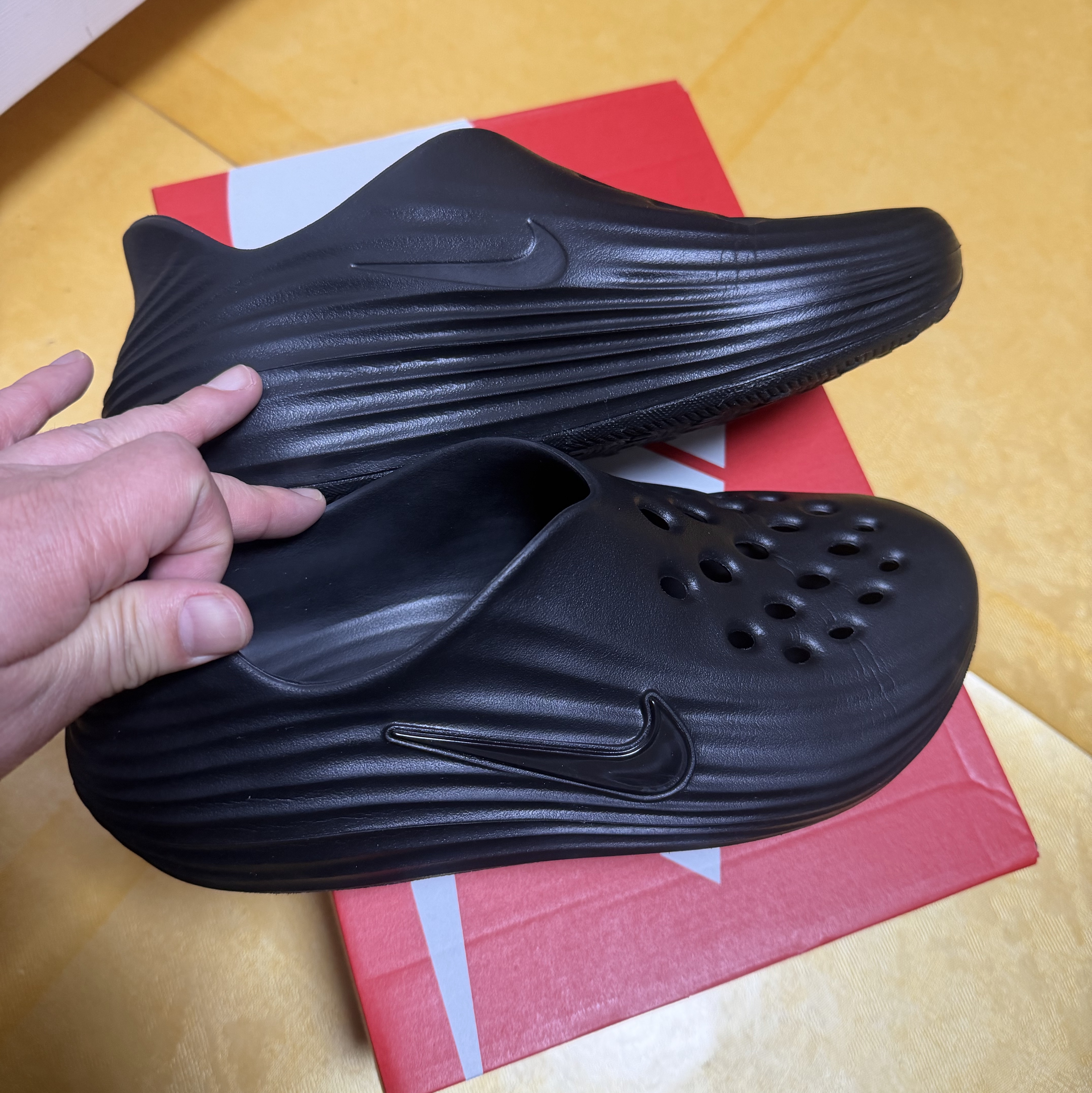 Nike ReactX Rejuven8 Triple Black 착용 스타일