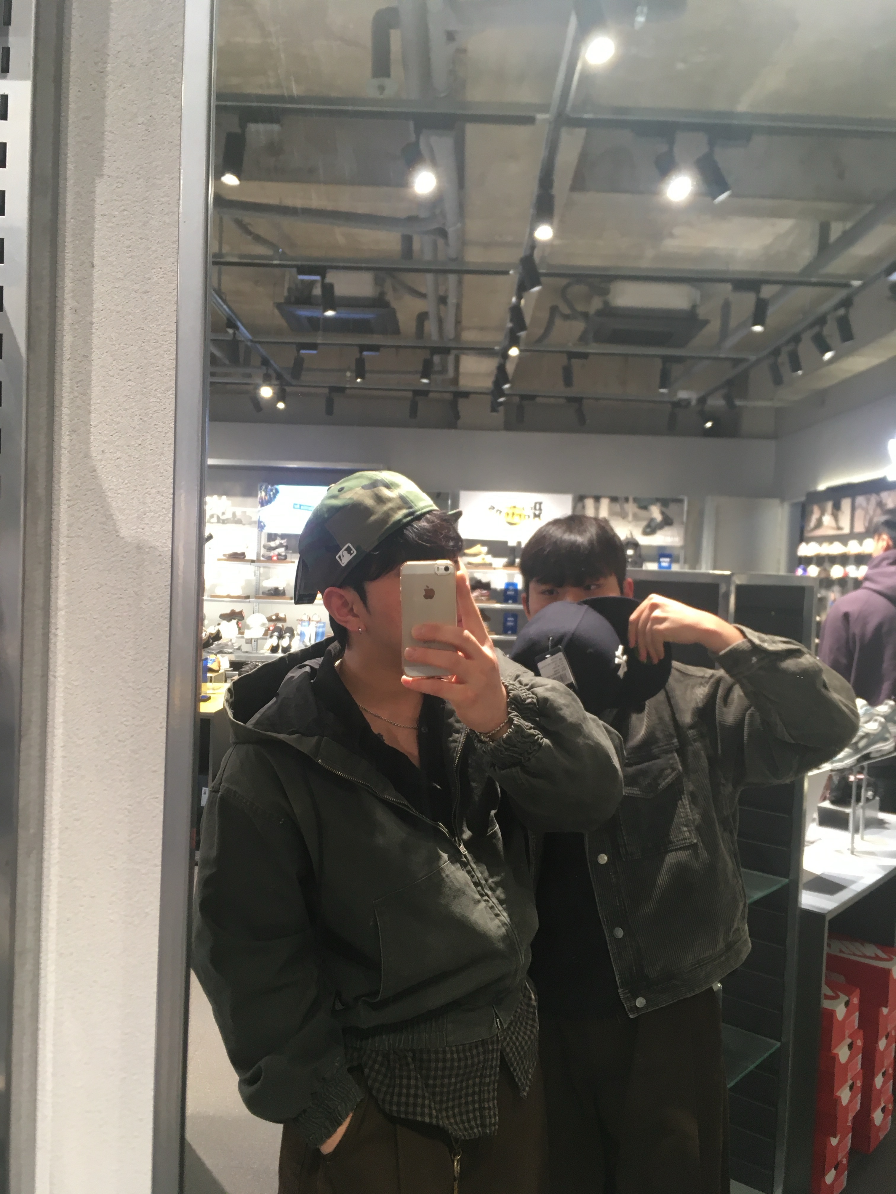 New Era MLB LA Dodgers Basic Fitted Cap Woodland Camo, New Era 59Fifty MLB Authentic New York Yankees Game Navy 착용 스타일