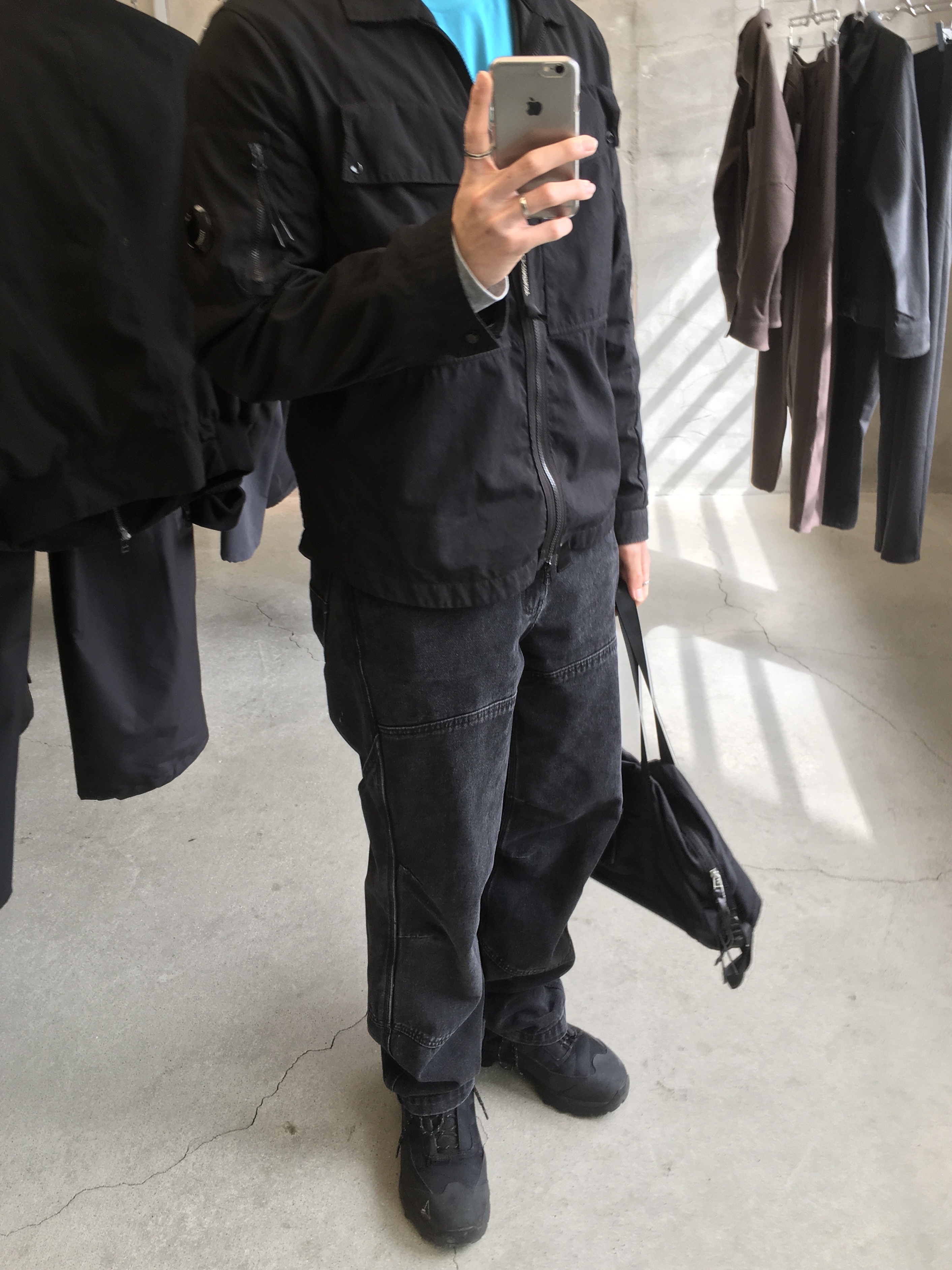C.P. Company Taylon L Zipped Overshirt Black - 21FW, Roa Hiking Katharina Black 착용 스타일 - 1