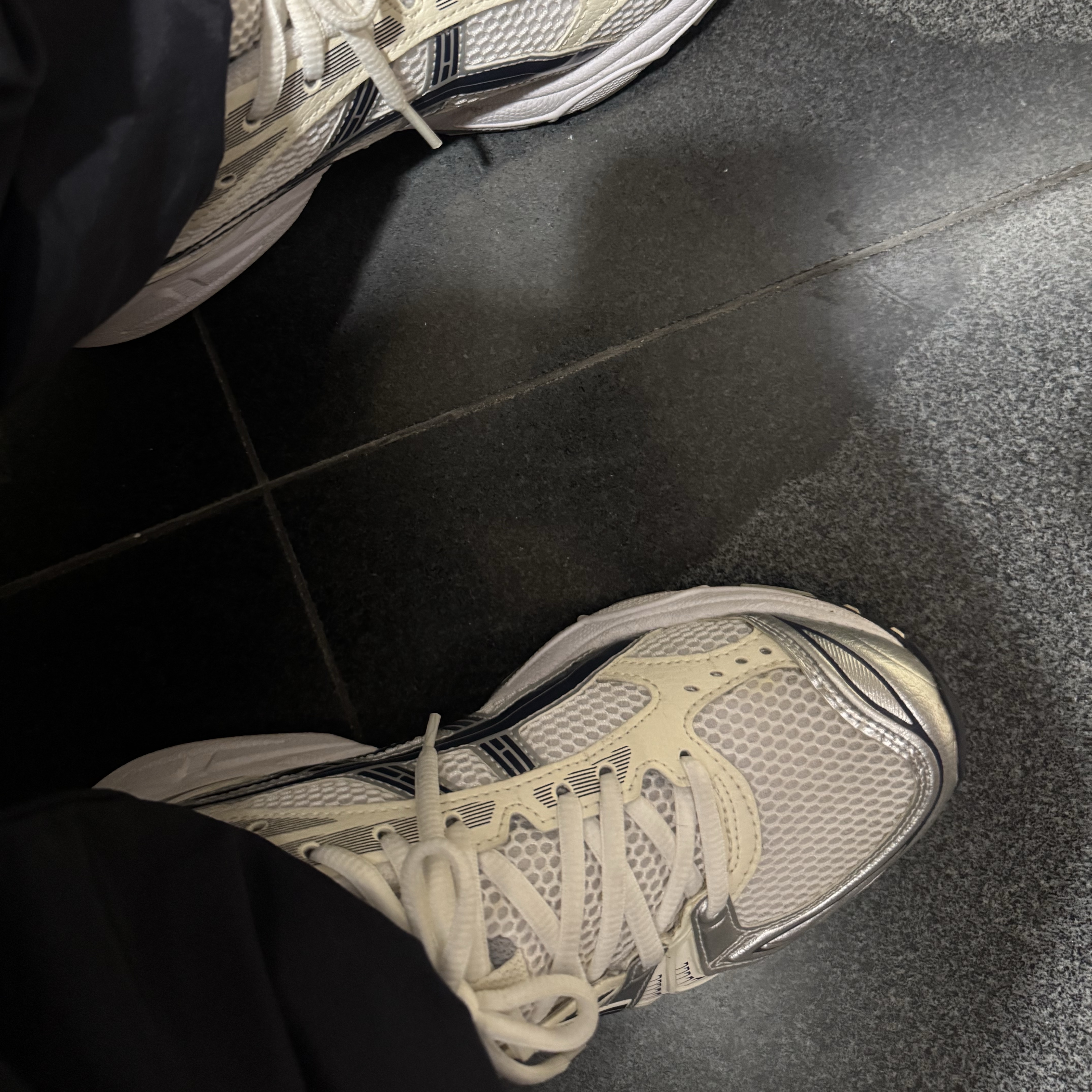 (W) Asics Gel-Kayano 14 White Midnight 착용 스타일