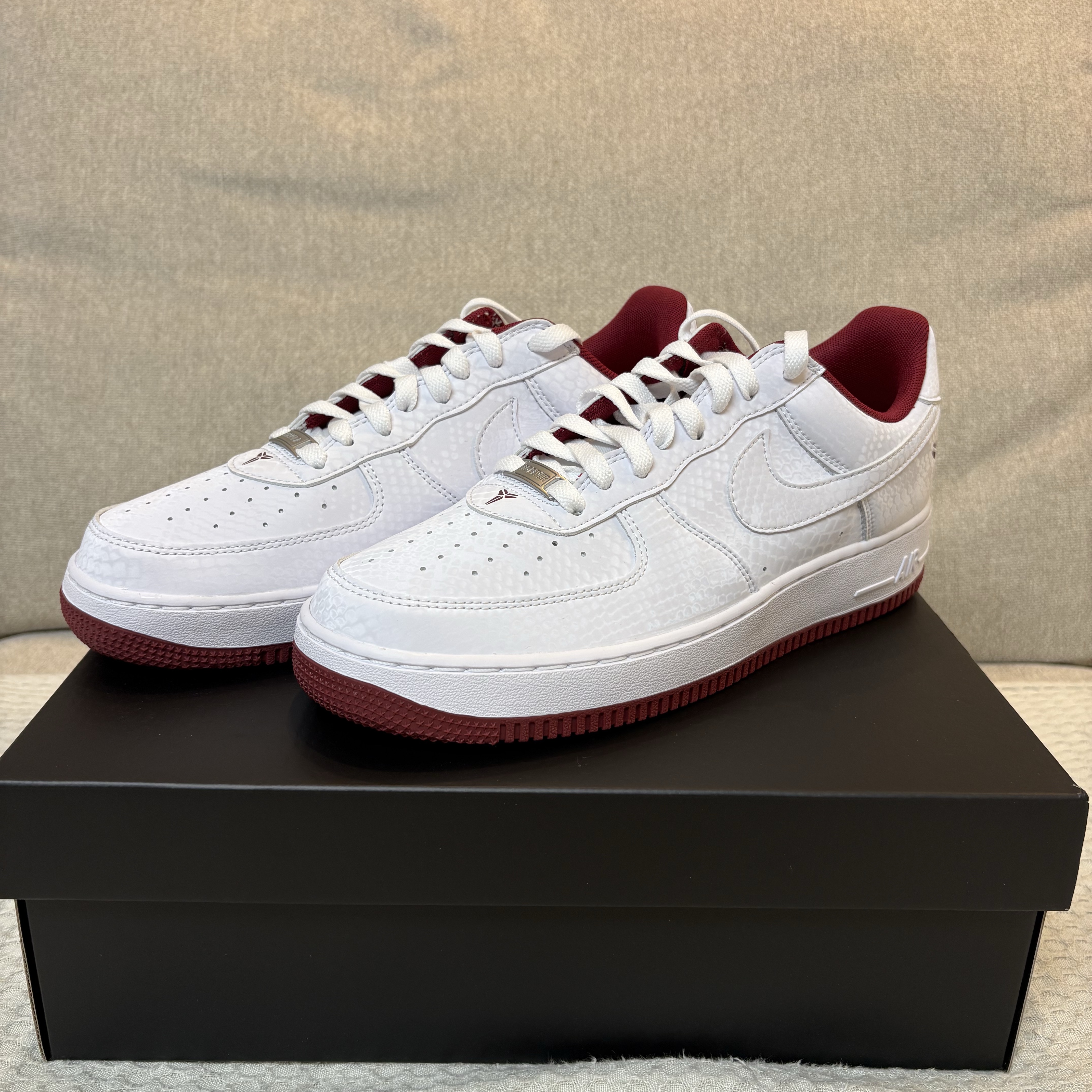 Nike x Kobe Bryant Air Force 1 Low White Team Red 착용 스타일 - 1