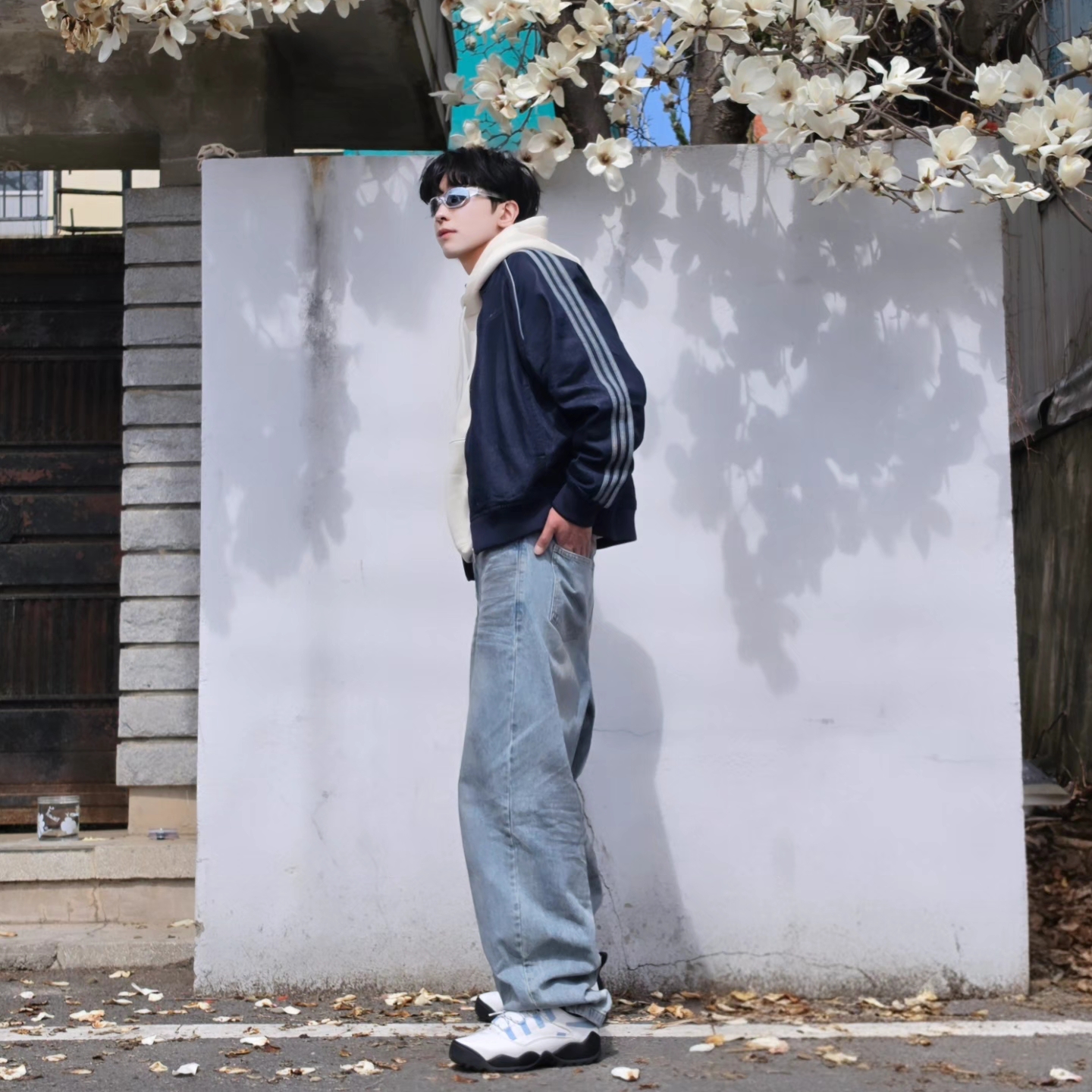 Adidas SST Adicolor Loose SST Denim Stone Jacket Indigo Denim - KR Sizing, Adidas SST Adicolor Loose SST Denim Stone Jacket Indigo Denim - US Sizing 착용 스타일 - 6