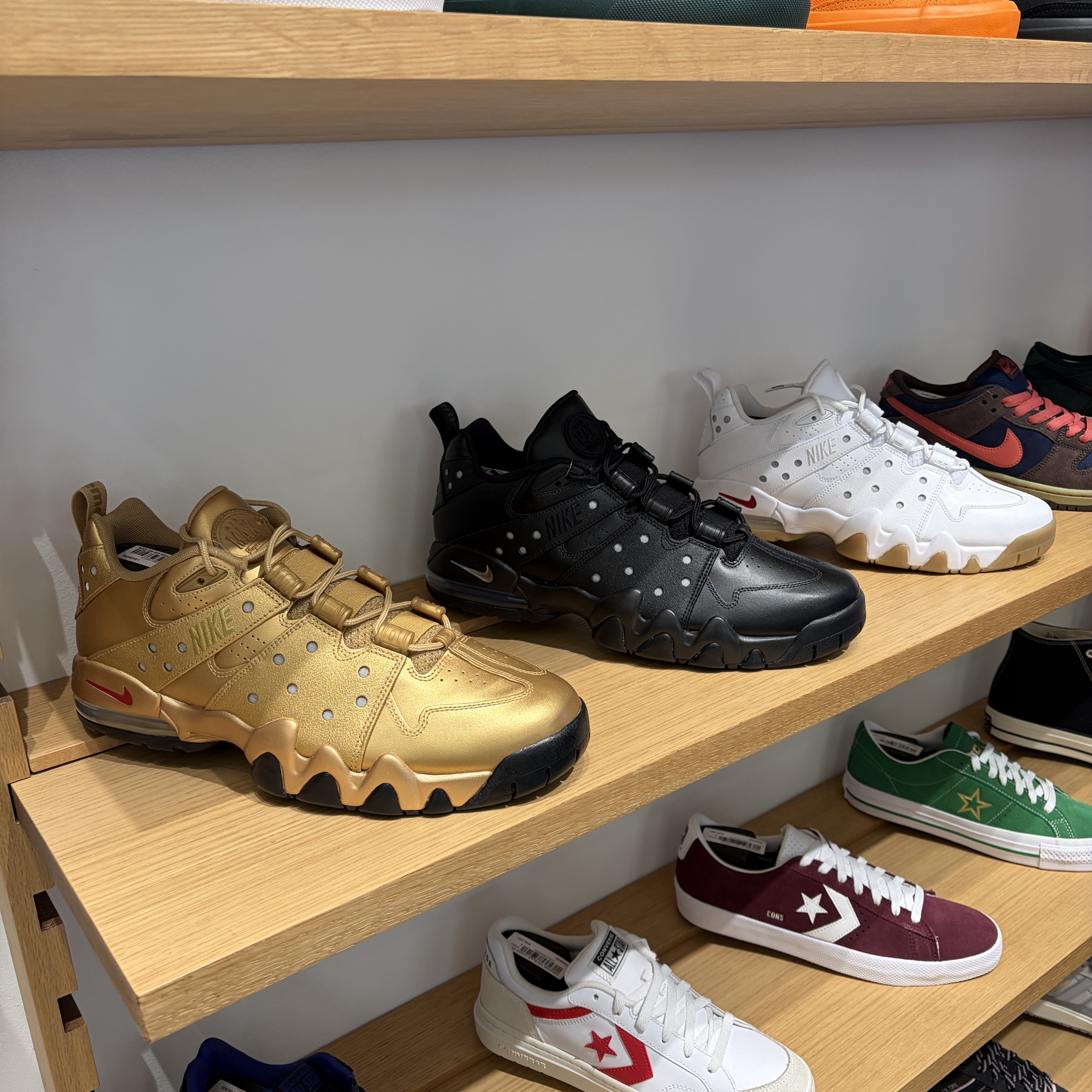 Nike x Supreme SB Air Max 2 CB 94 Low White Varsity Red White Gum Light Brown, Nike x Supreme SB Air Max 2 CB 94 Low Black Metallic Silver Black 착용 스타일