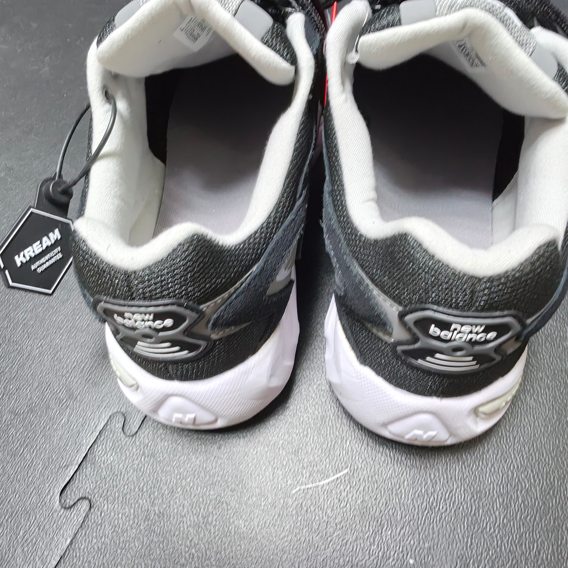 New Balance 725 Black 착용 스타일 - 3