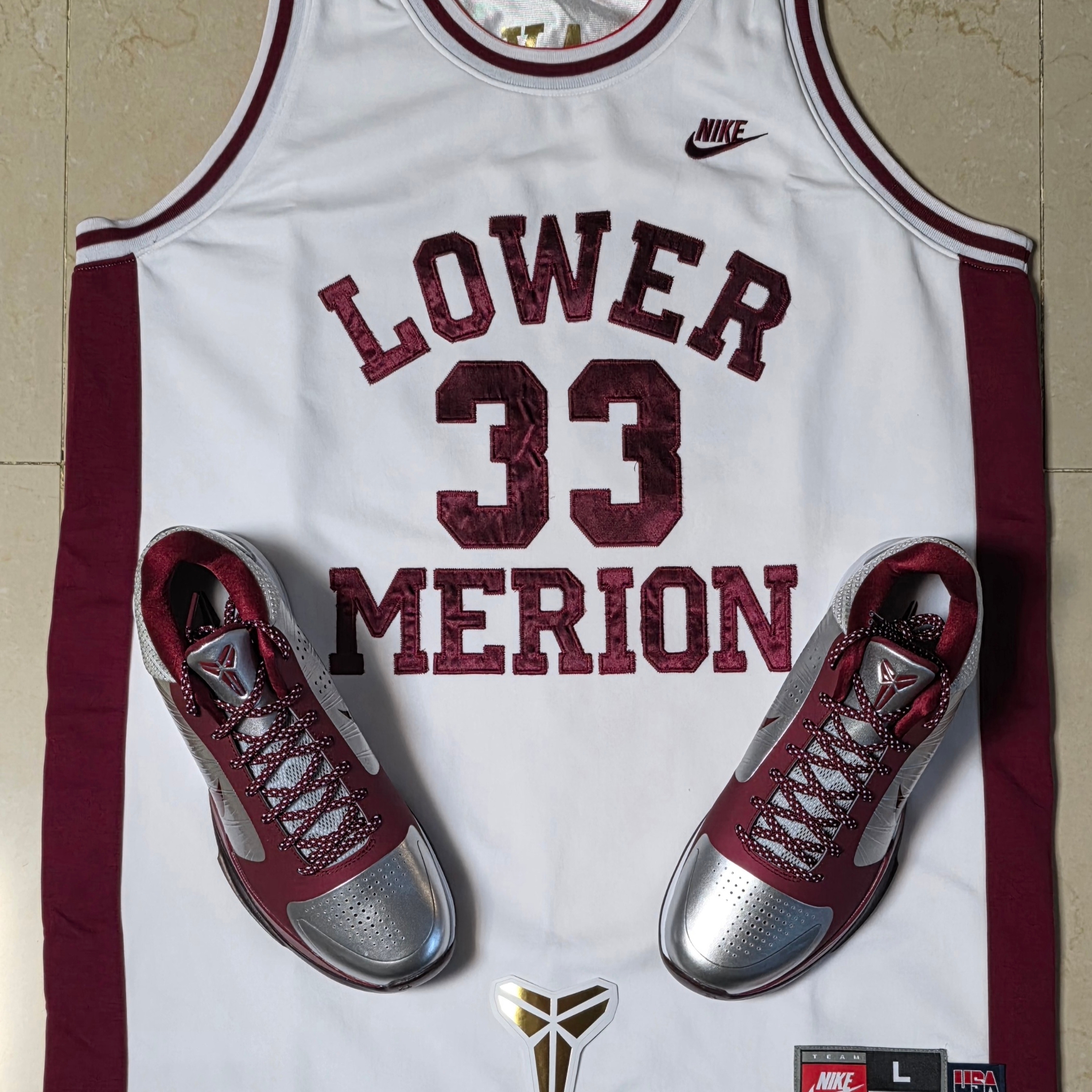 Nike Kobe 5 Protro Lower Merion Aces Away Metallic Silver Team Red 착용 스타일 - 1