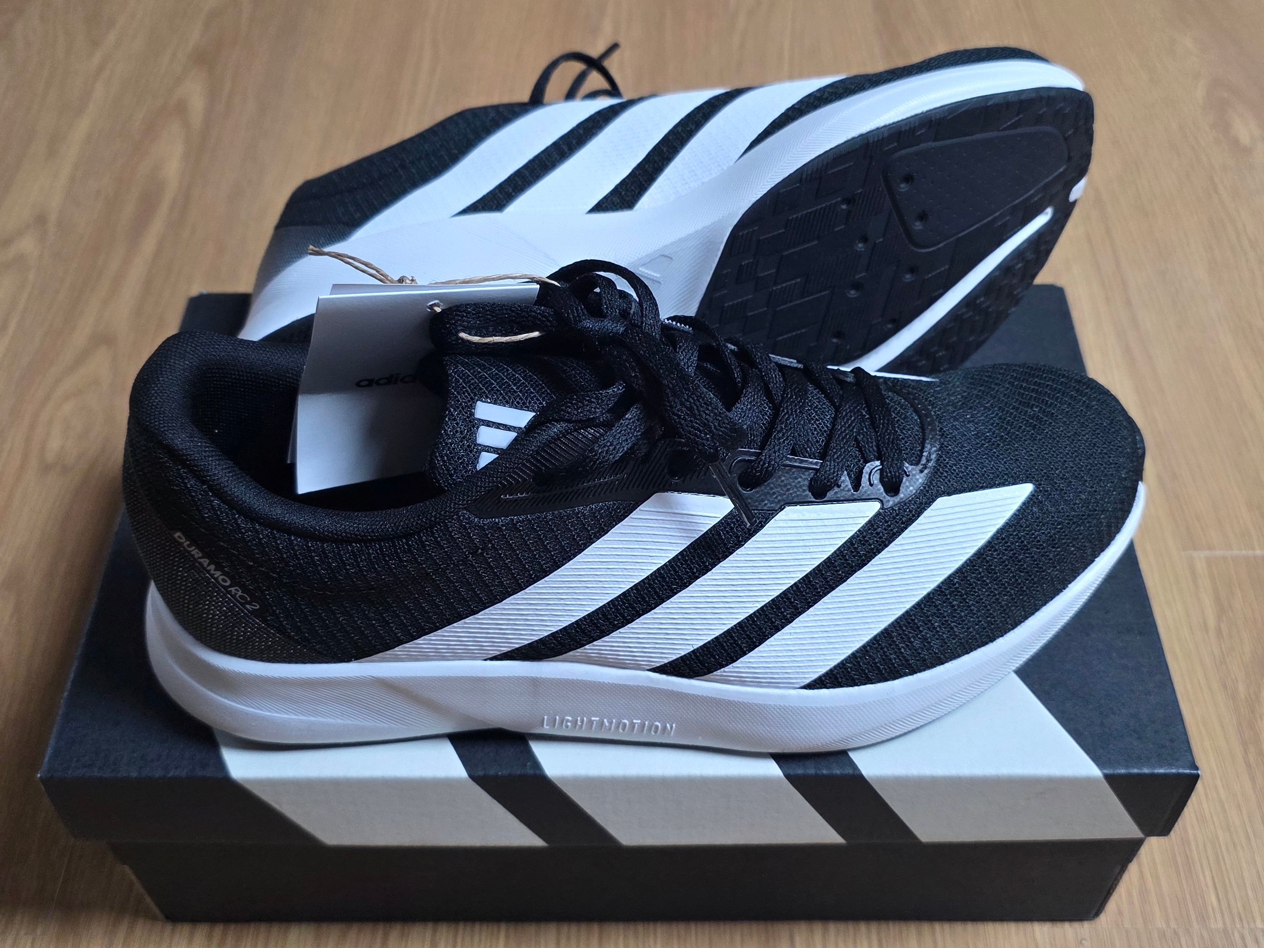 Adidas Duramo RC2 Core Black Cloud White 착용 스타일
