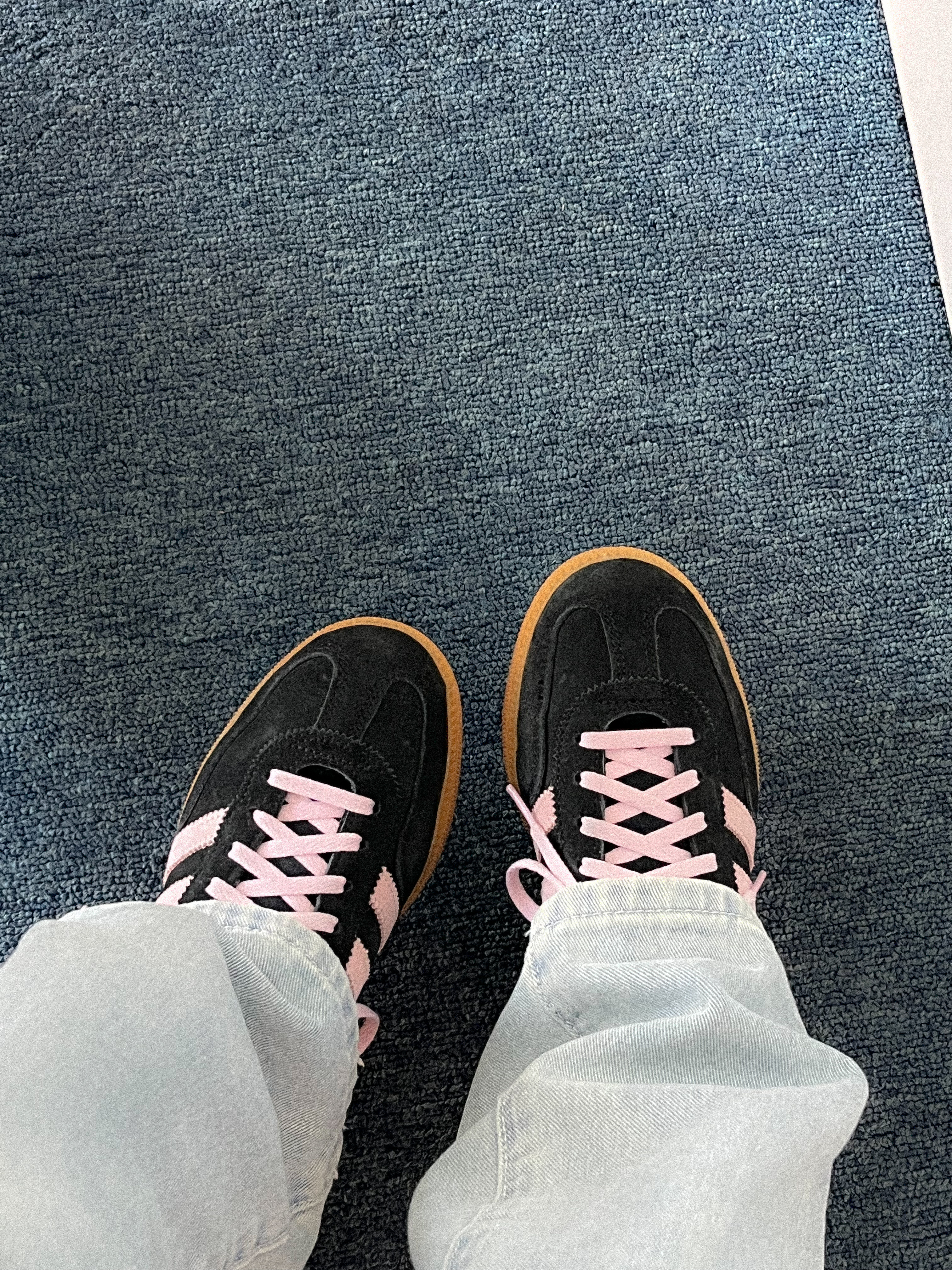 (W) Adidas Spezial Handball Core Black Clear Pink 착용 스타일