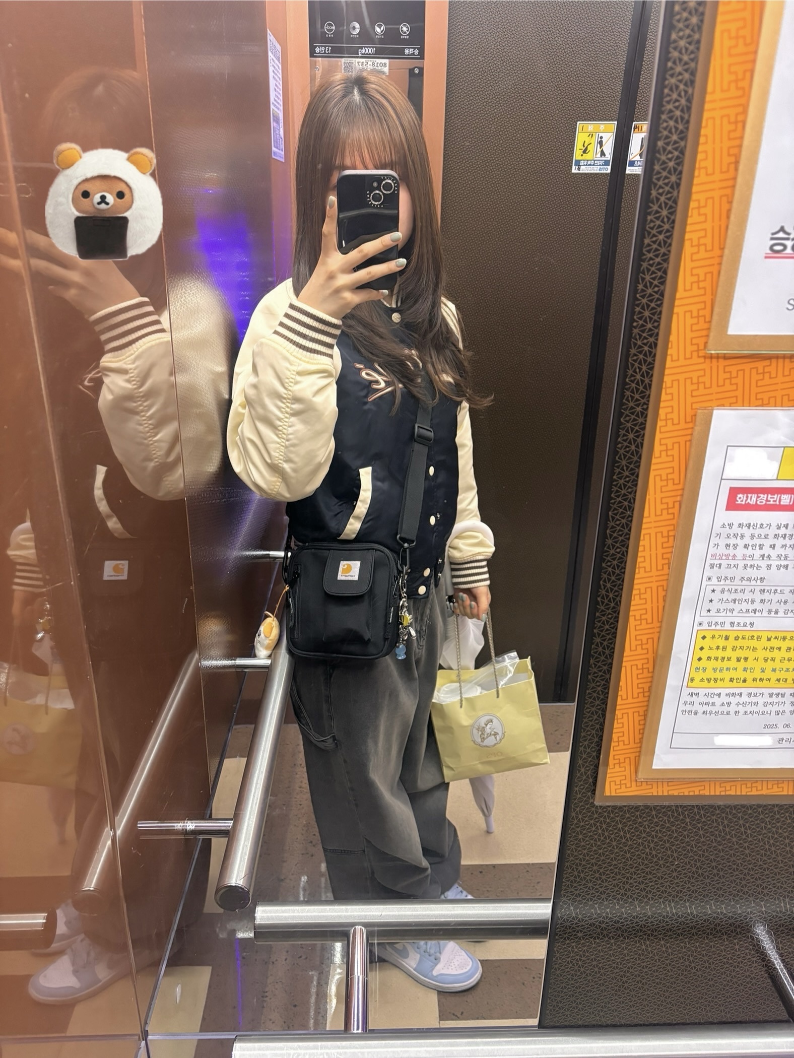 Carhartt WIP Essentials Bag Black 착용 스타일