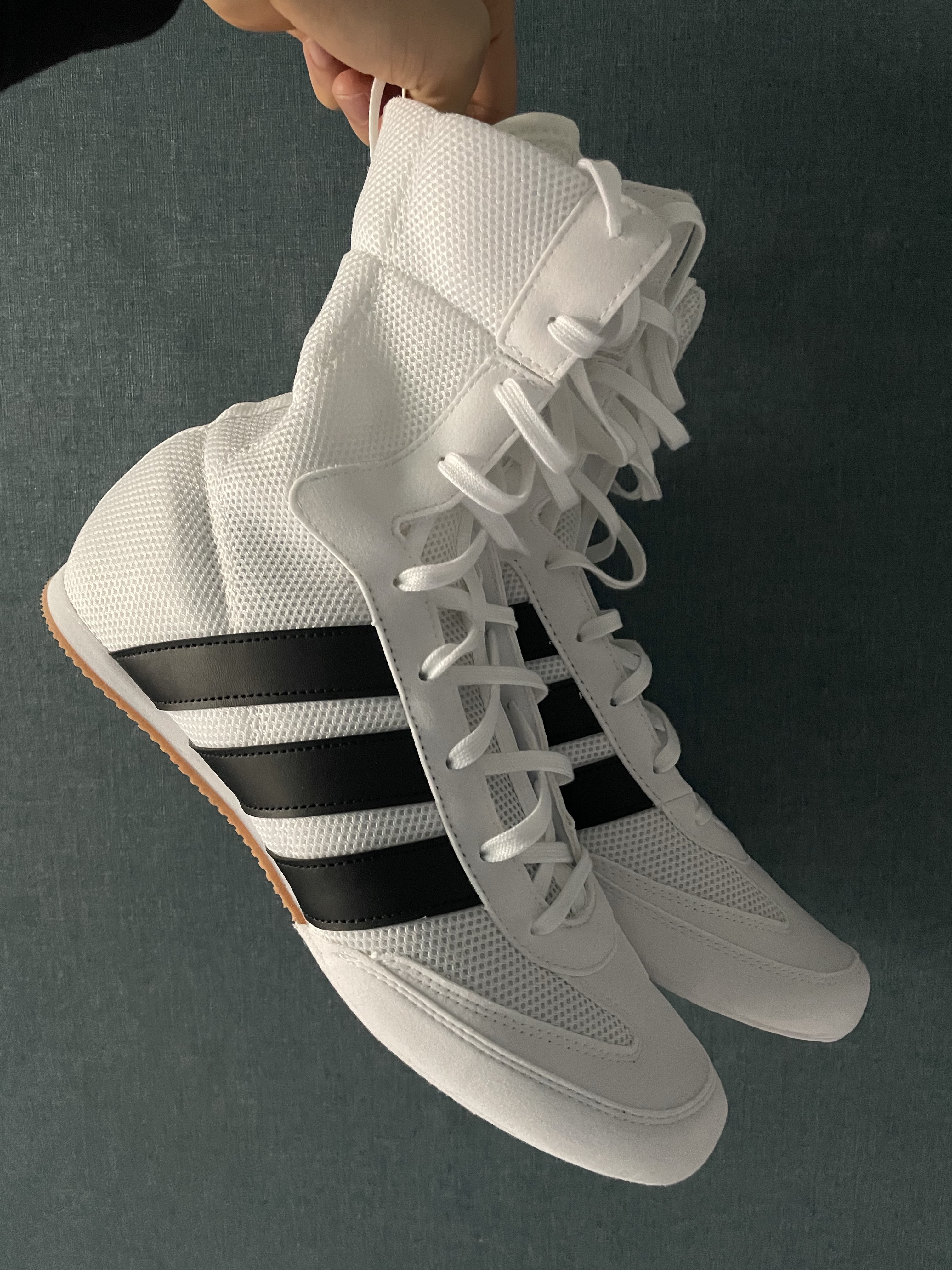 Adidas Box Hog Classic Cloud White Core Black 착용 스타일